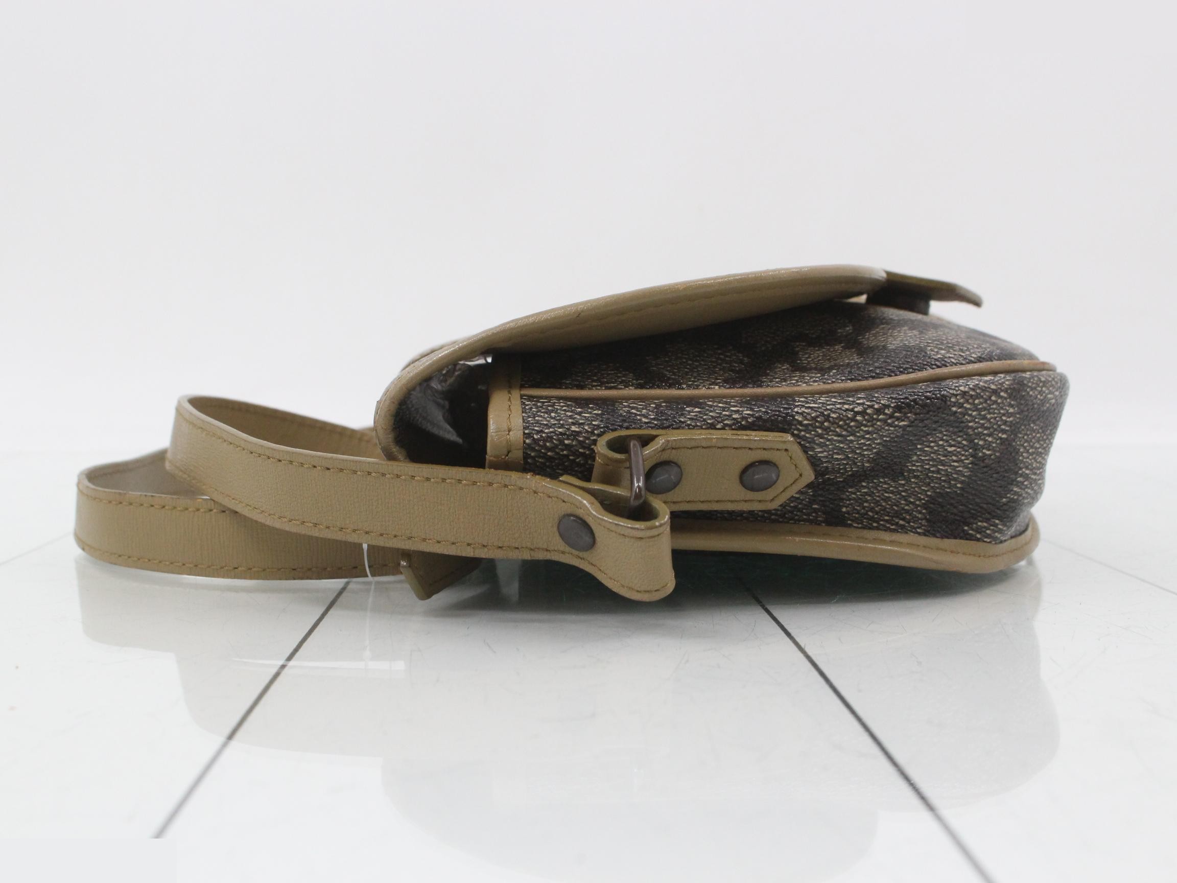 Yves Saint-Laurent (YSL) Shoulder Bag — view 4