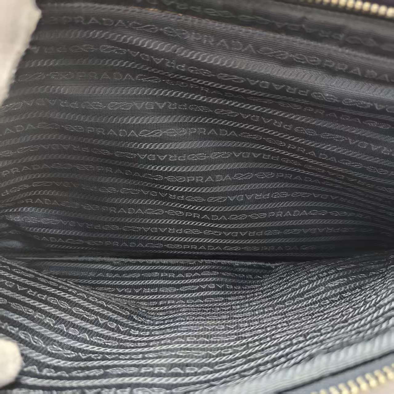 【*Shipped from: China*】PRADA Leather Shoulder Bag — view 8