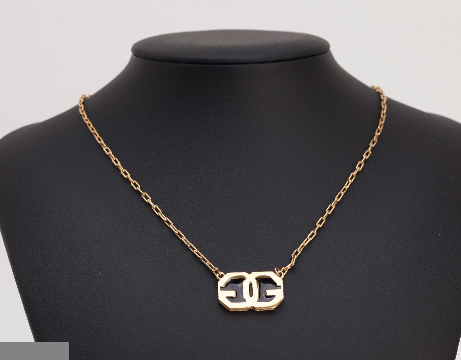 Other lines: precious metals, necklaces, pendants — view 2