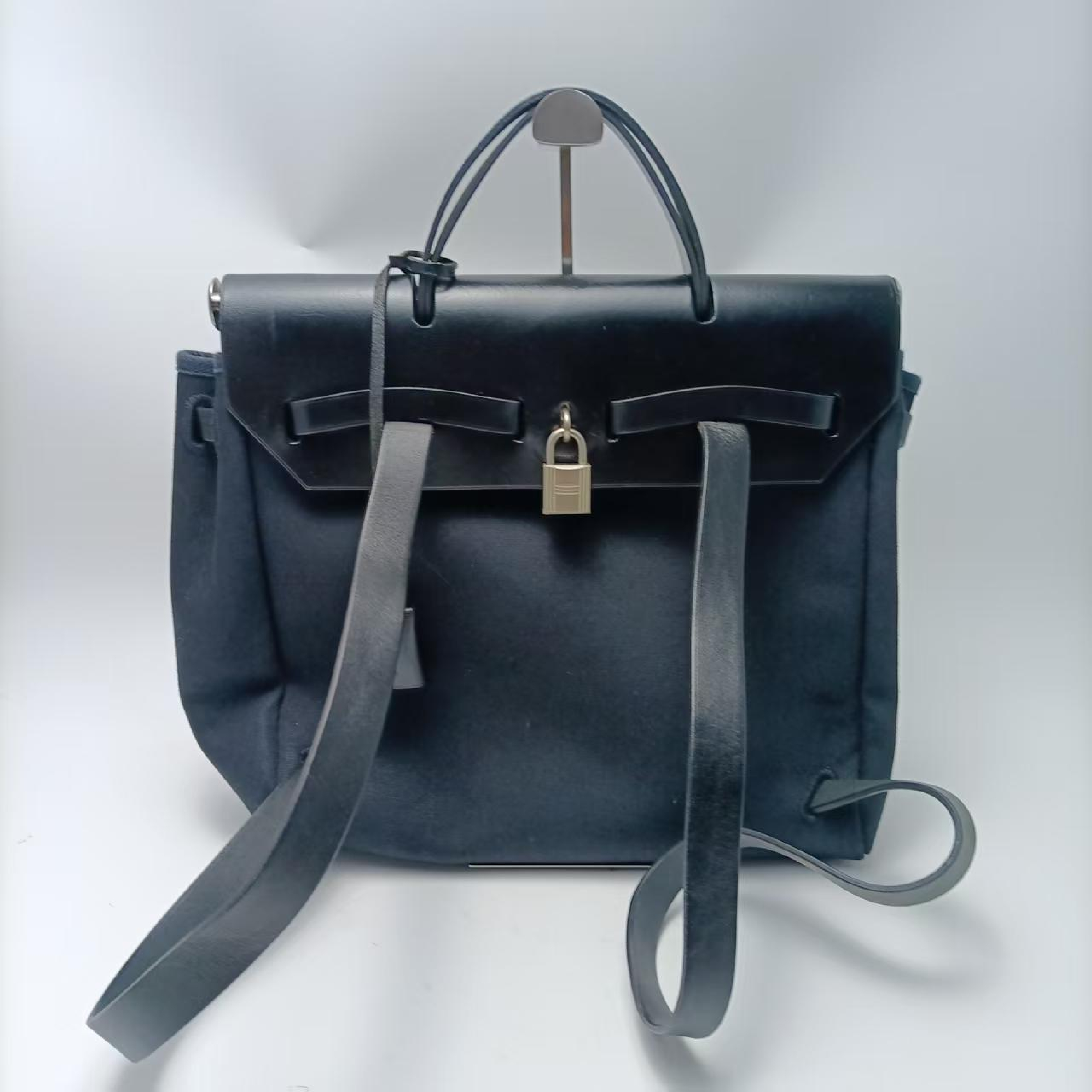 Herbag 31 Canvas Shoulder Bag C Engraved Shoulder Bag — view 2