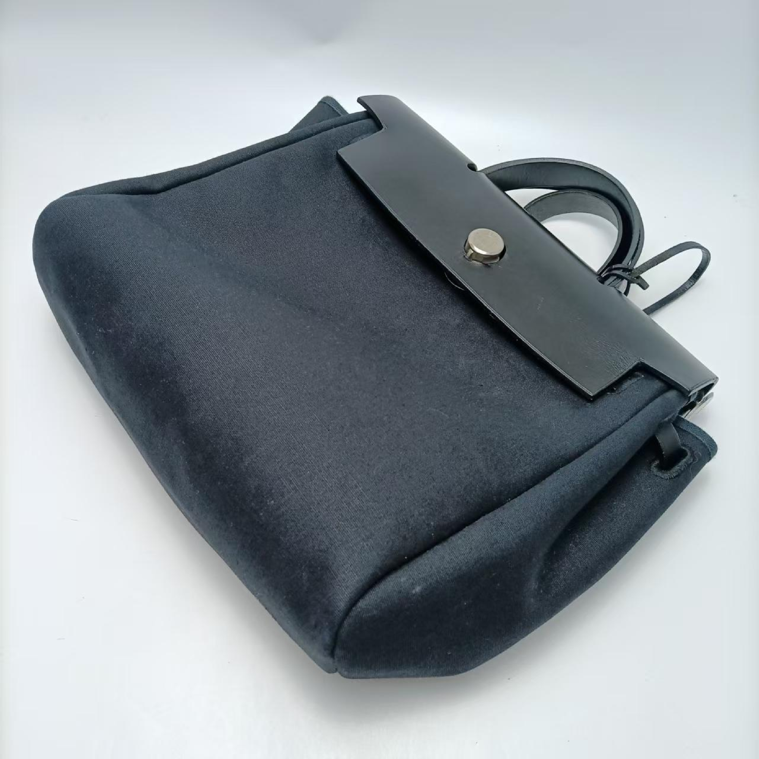 Herbag 31 Canvas Shoulder Bag C Engraved Shoulder Bag — view 5