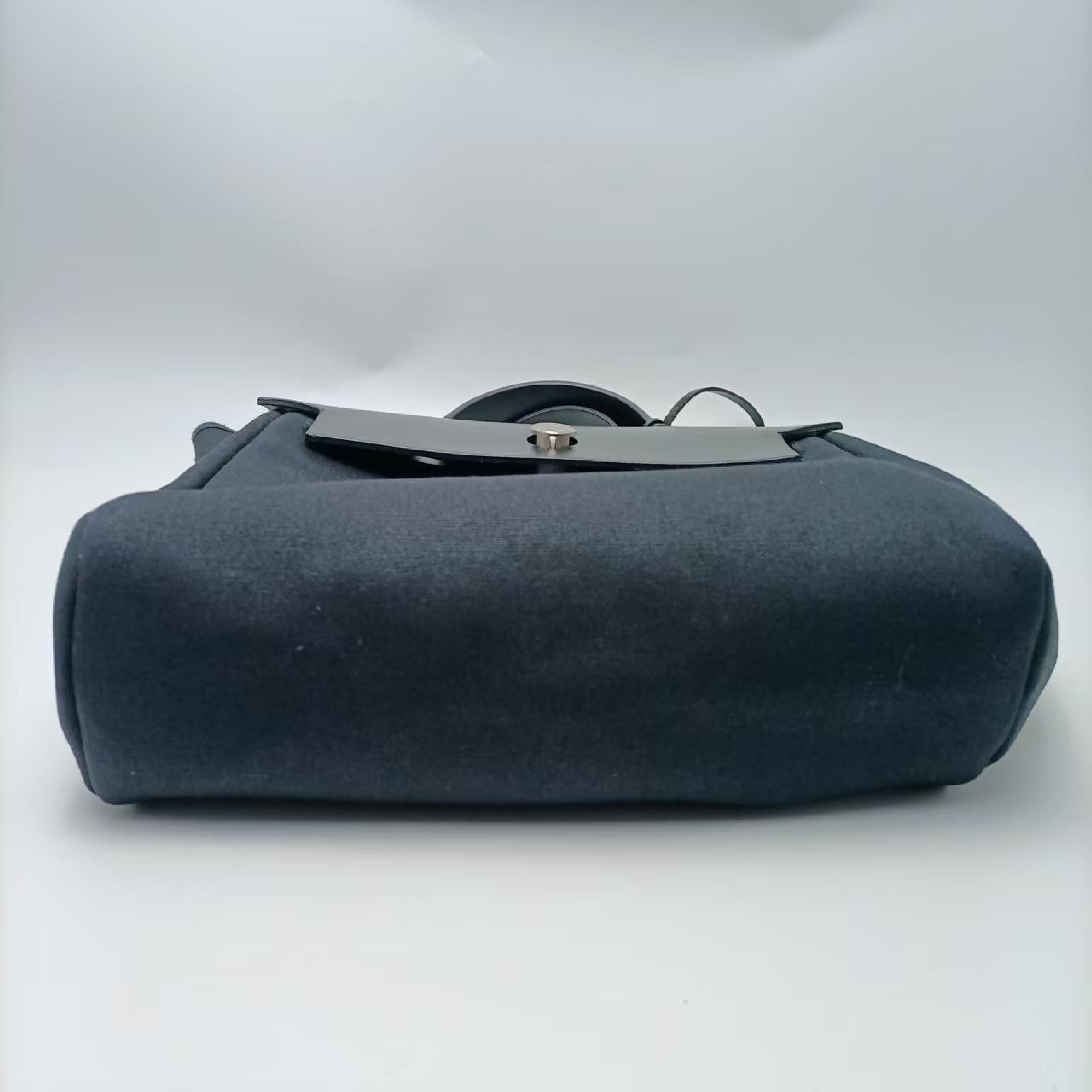 Herbag 31 Canvas Shoulder Bag C Engraved Shoulder Bag — view 6