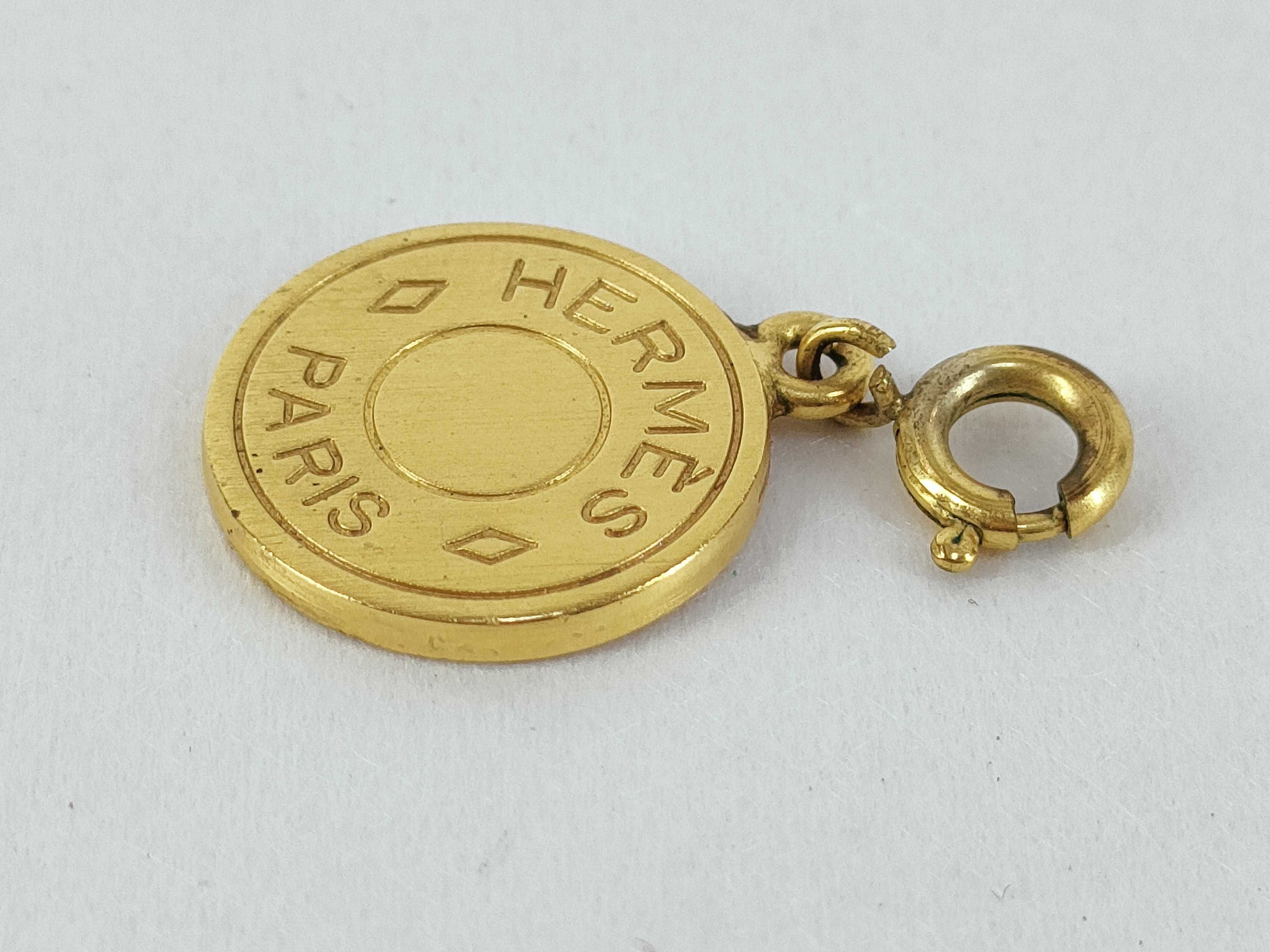 Sellier Pendant Top — view 6