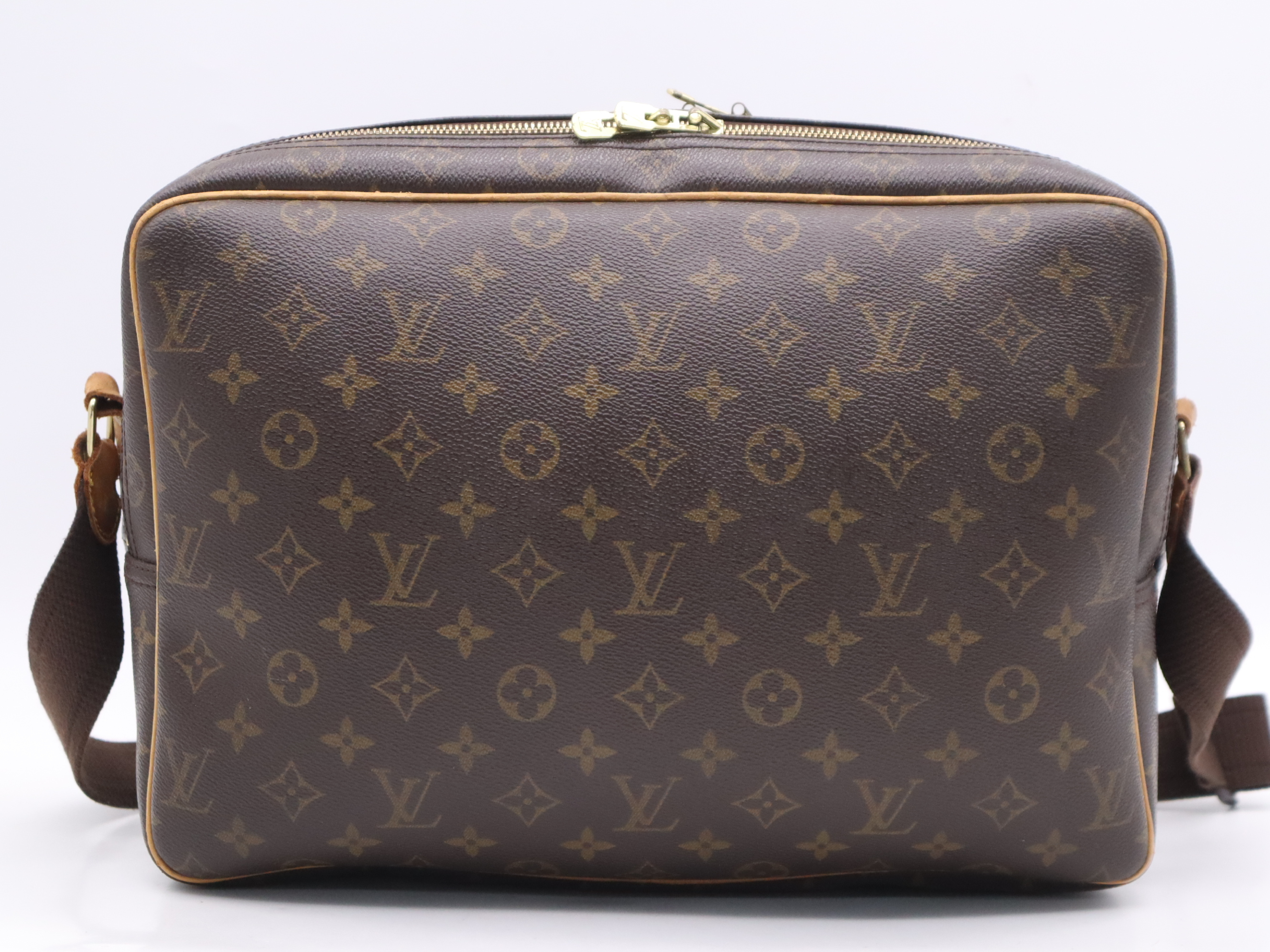 M45252 Monogram Reporter GM Shoulder Bag — view 2
