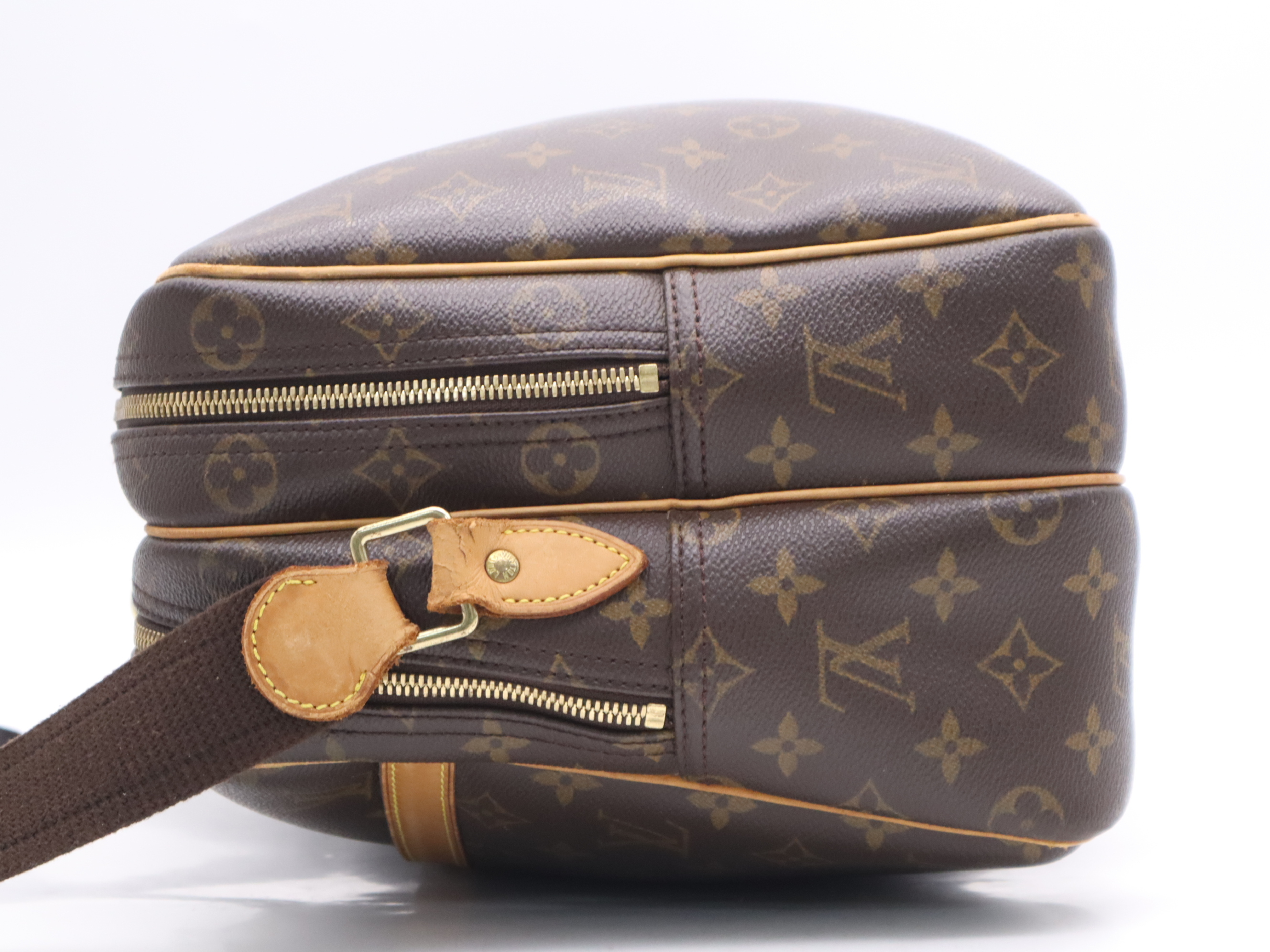 M45252 Monogram Reporter GM Shoulder Bag — view 3