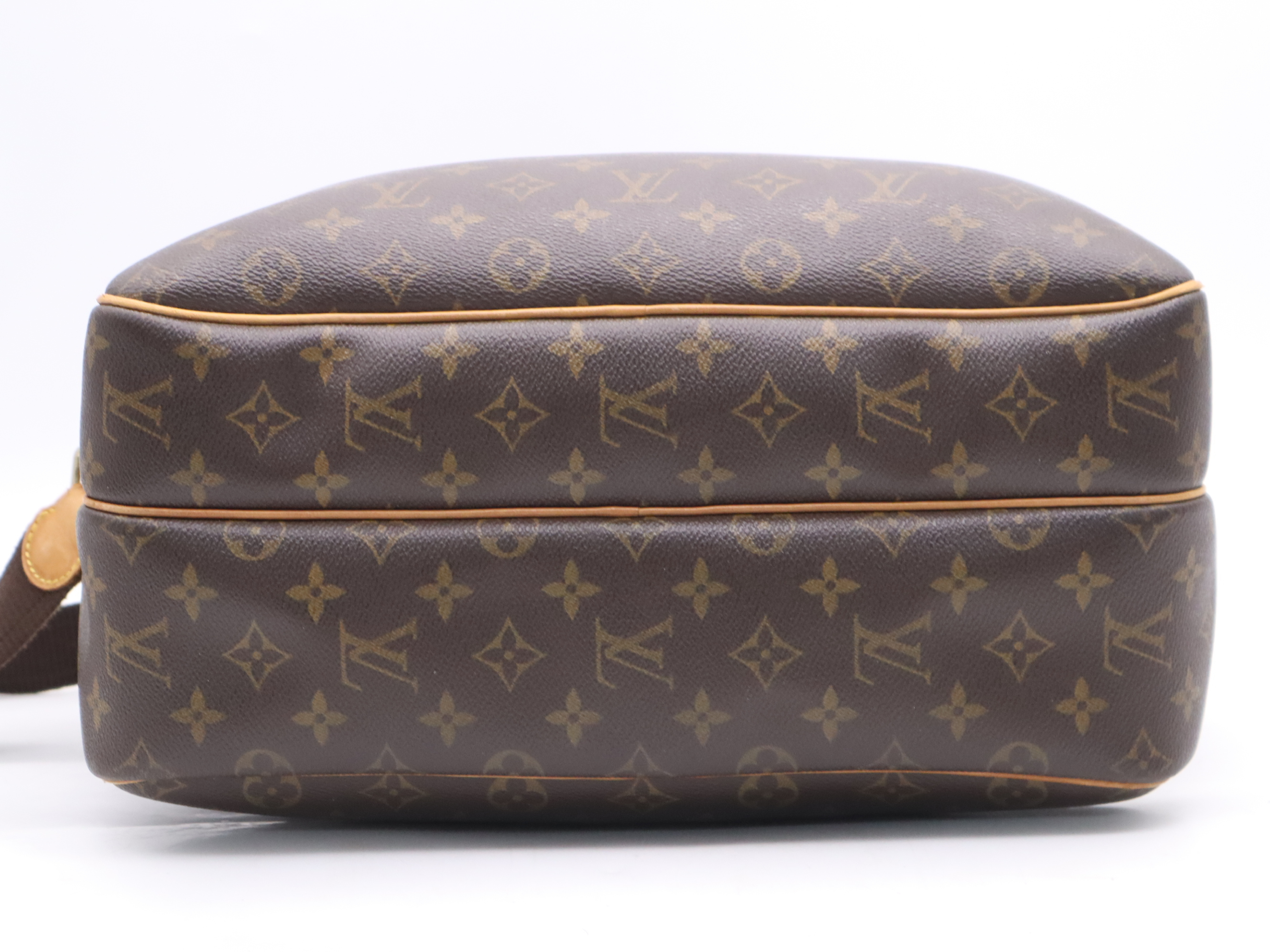 M45252 Monogram Reporter GM Shoulder Bag — view 4