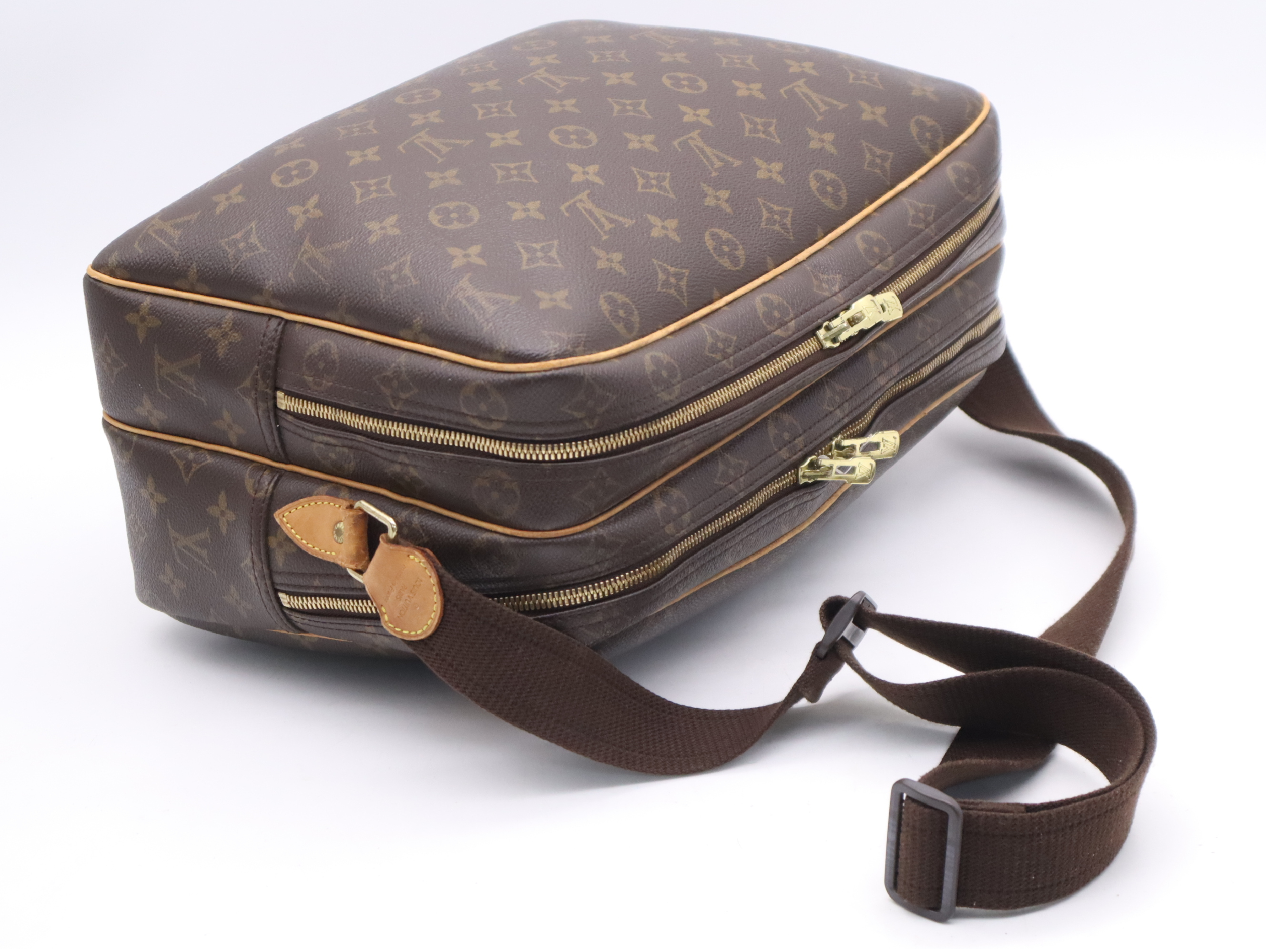 M45252 Monogram Reporter GM Shoulder Bag — view 6