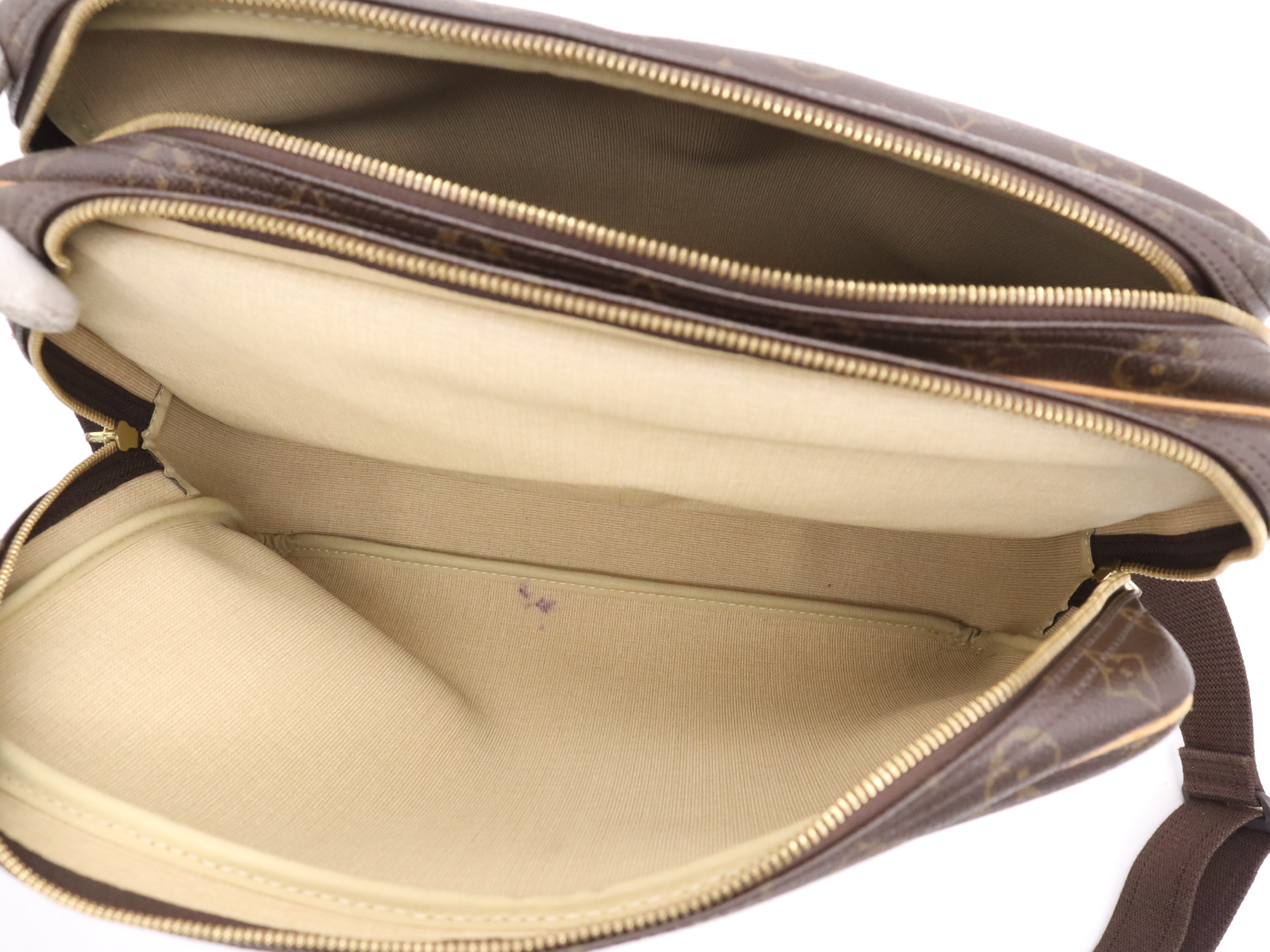 M45252 Monogram Reporter GM Shoulder Bag — view 10