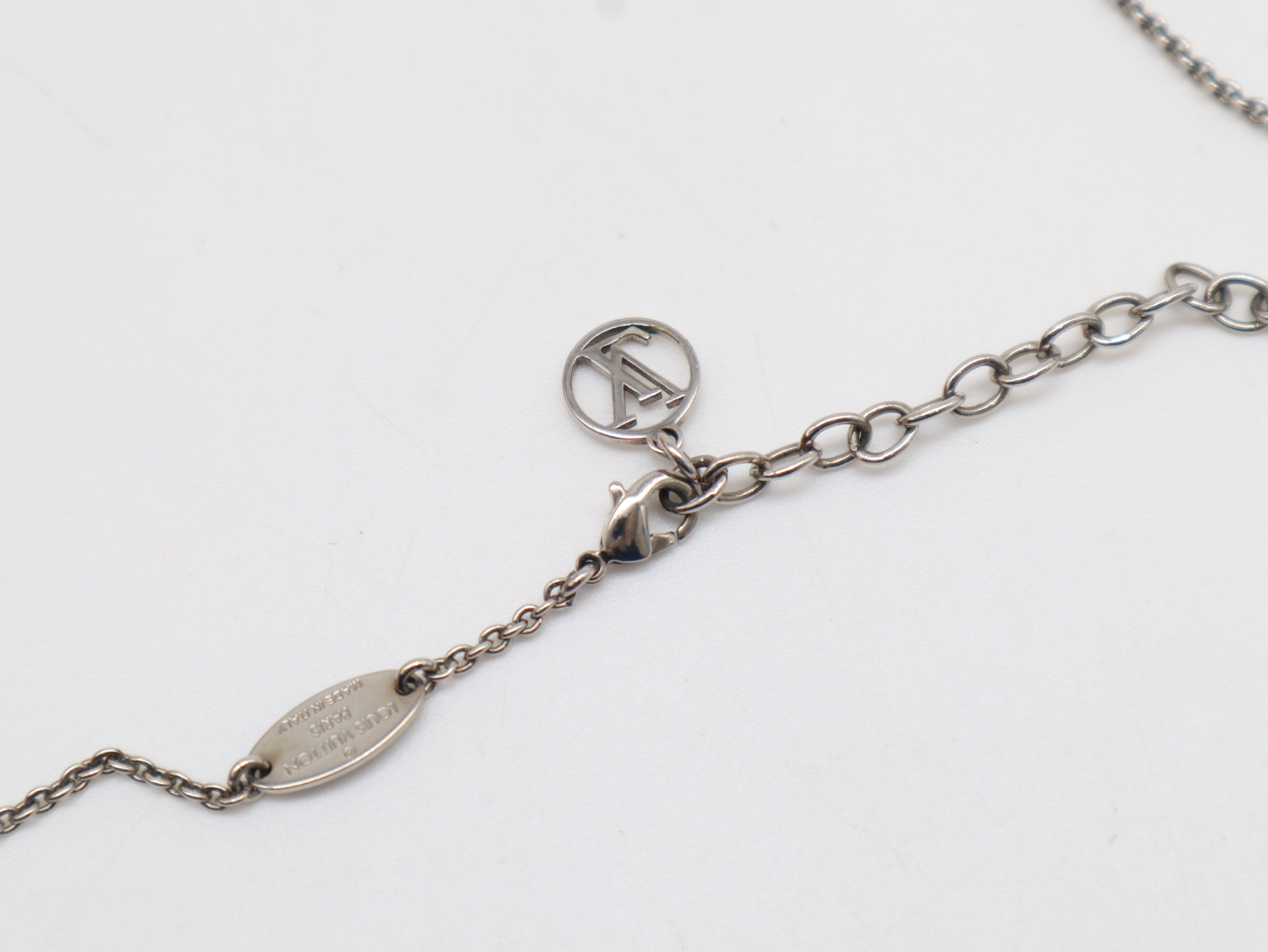 M63197 Essential V Necklace (with box and dust bag) — view 2