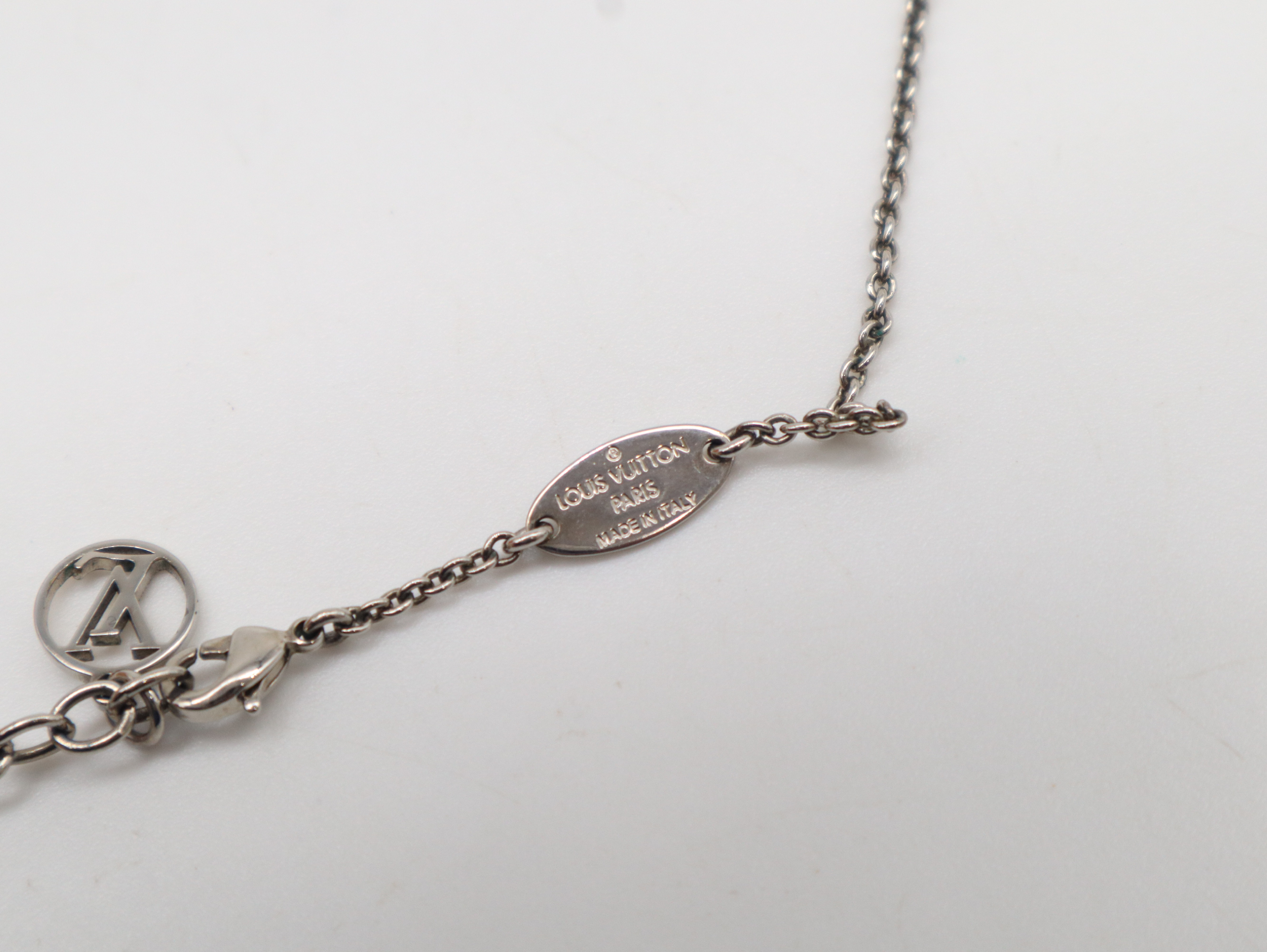 M63197 Essential V Necklace (with box and dust bag) — view 4