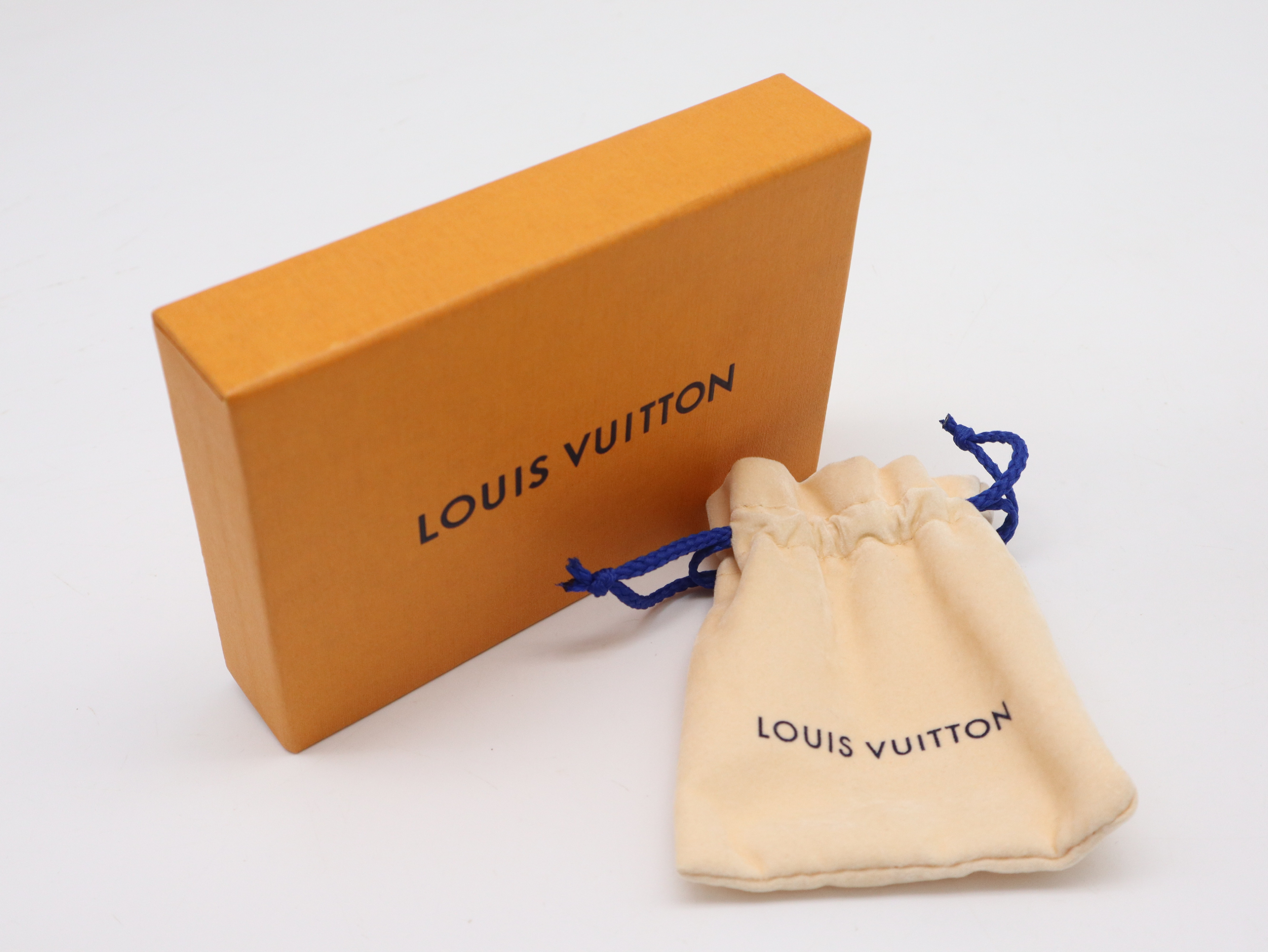 M63197 Essential V Necklace (with box and dust bag) — view 7