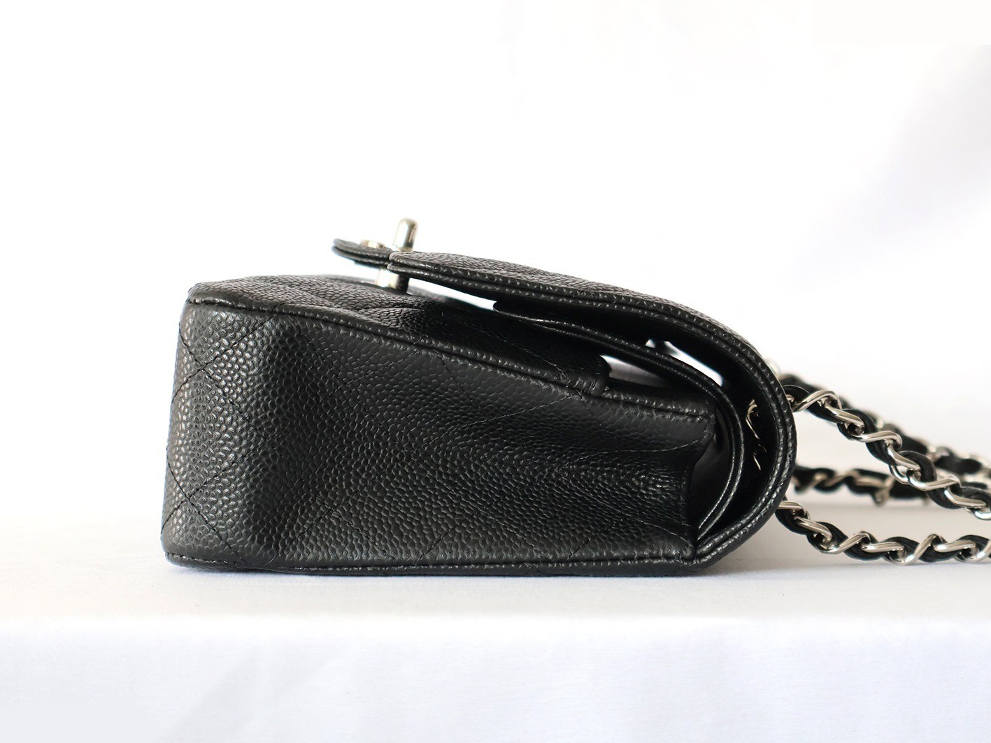 Caviar leather Matelassé 25 Double flap Double chain shoulder bag, black — view 7