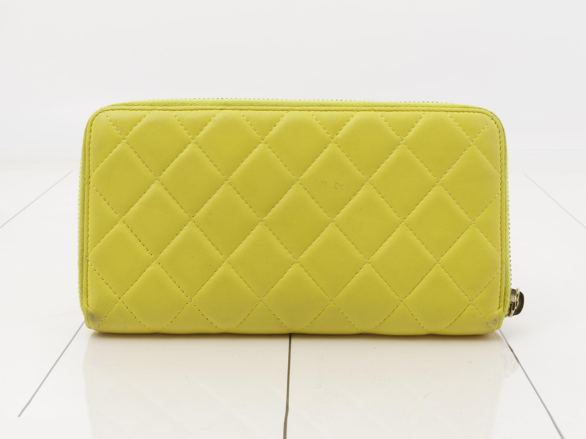 Lambskin round zipper wallet — view 2
