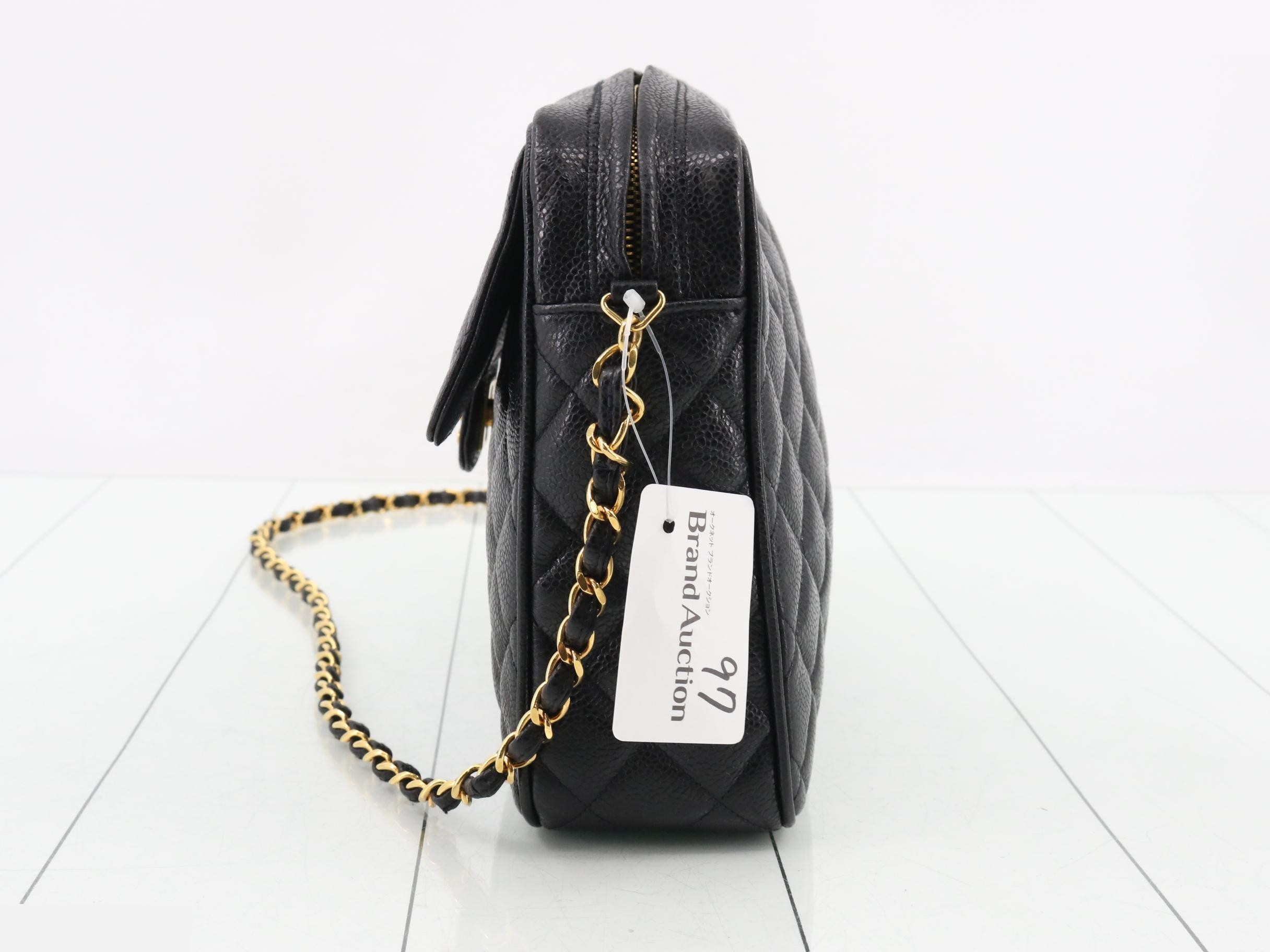 Matelassé Caviar Skin Turnlock Chain Shoulder Bag — view 3