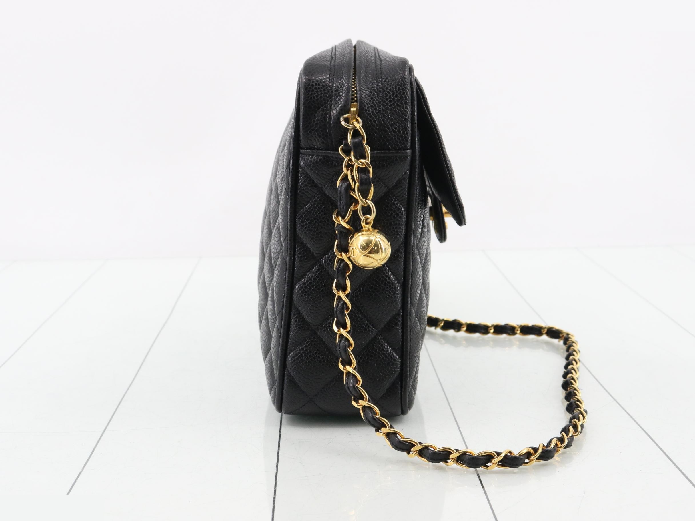 Matelassé Caviar Skin Turnlock Chain Shoulder Bag — view 4