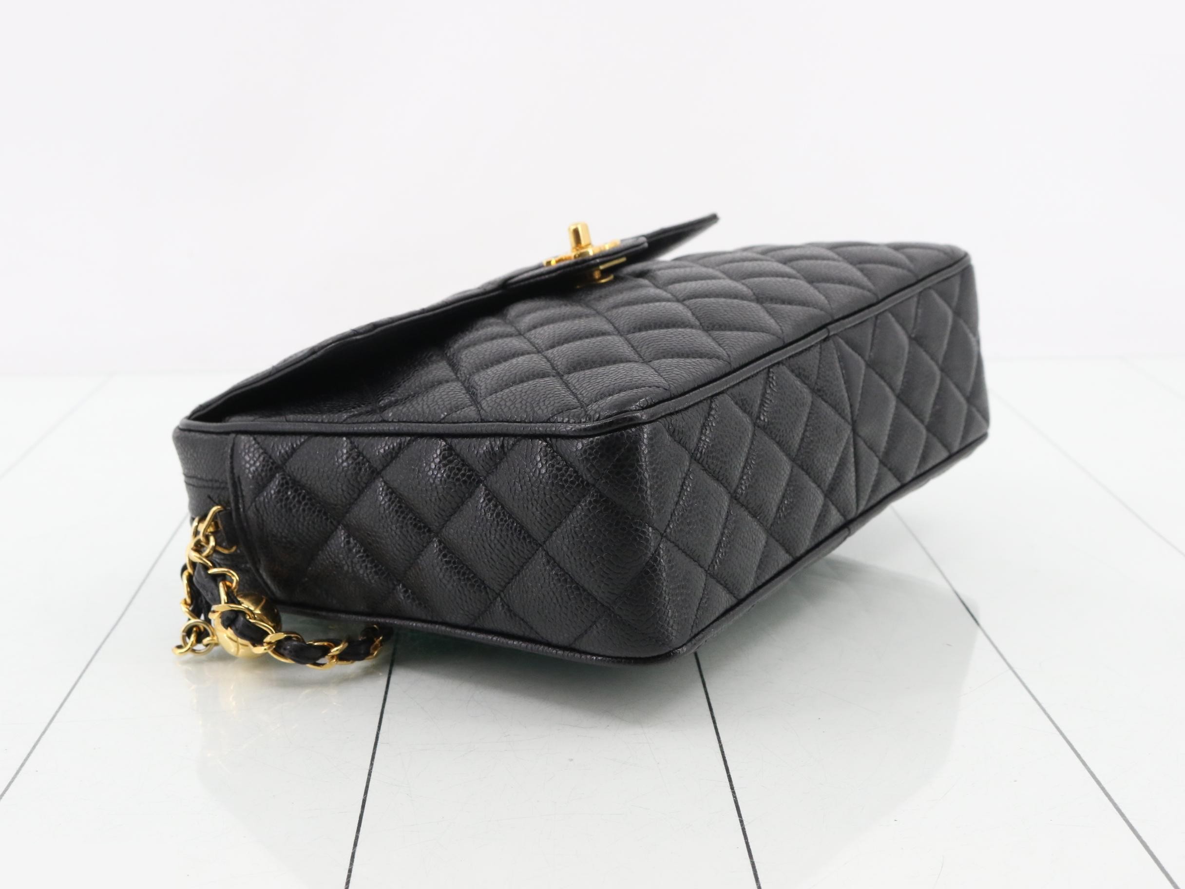 Matelassé Caviar Skin Turnlock Chain Shoulder Bag — view 5
