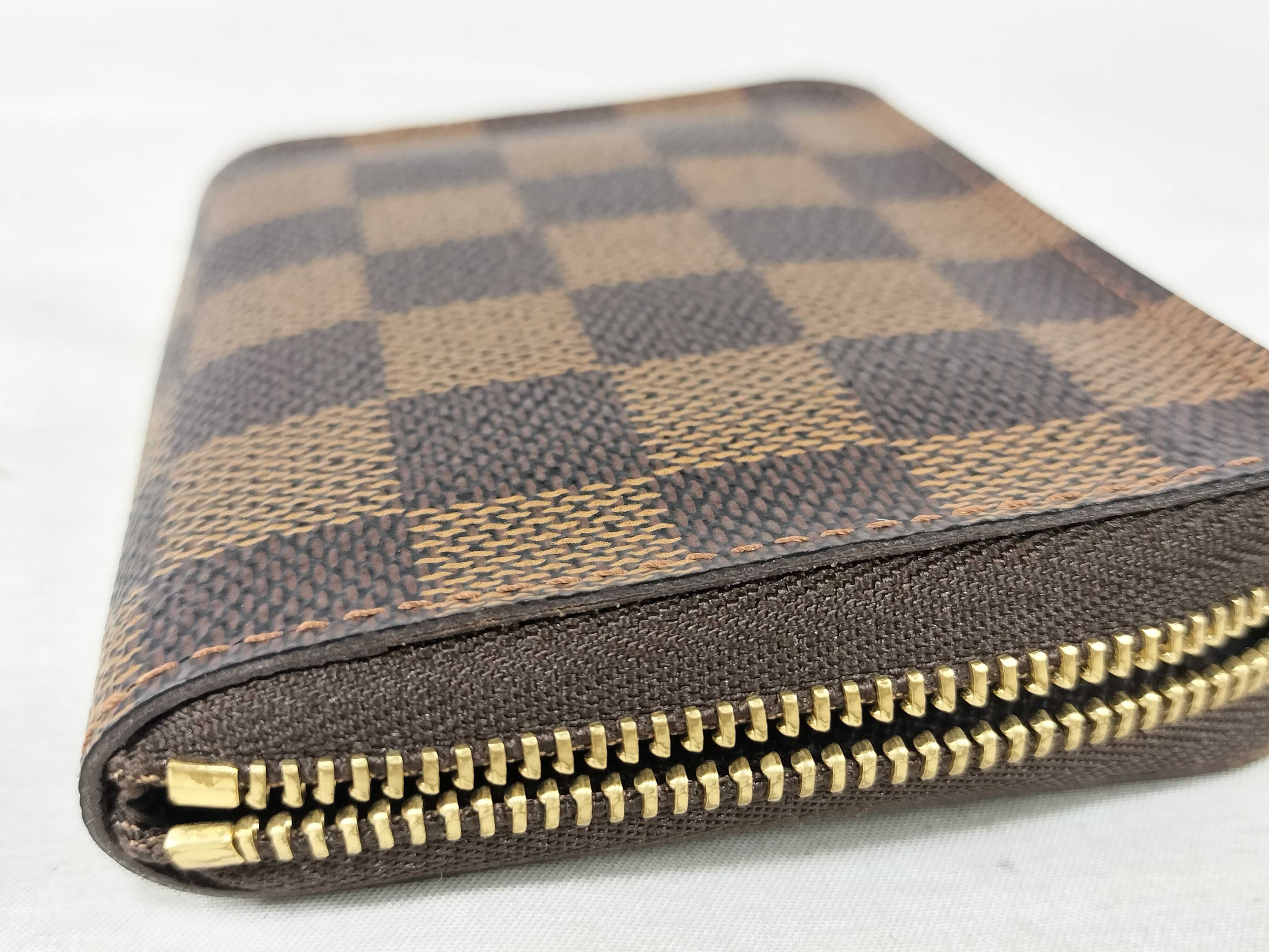 Damier Louis Vuitton wallet coin case — view 13