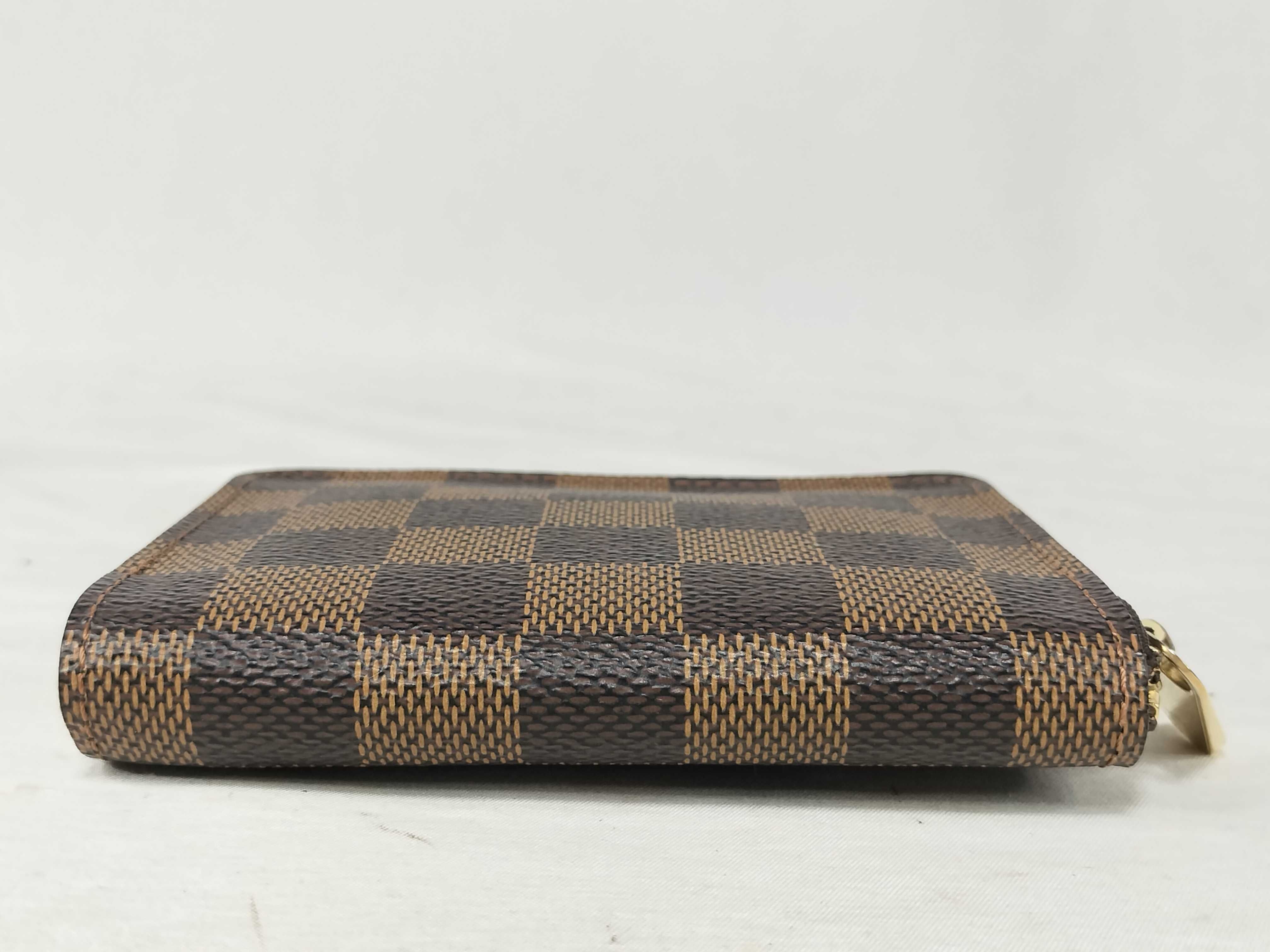 Damier Louis Vuitton wallet coin case — view 3