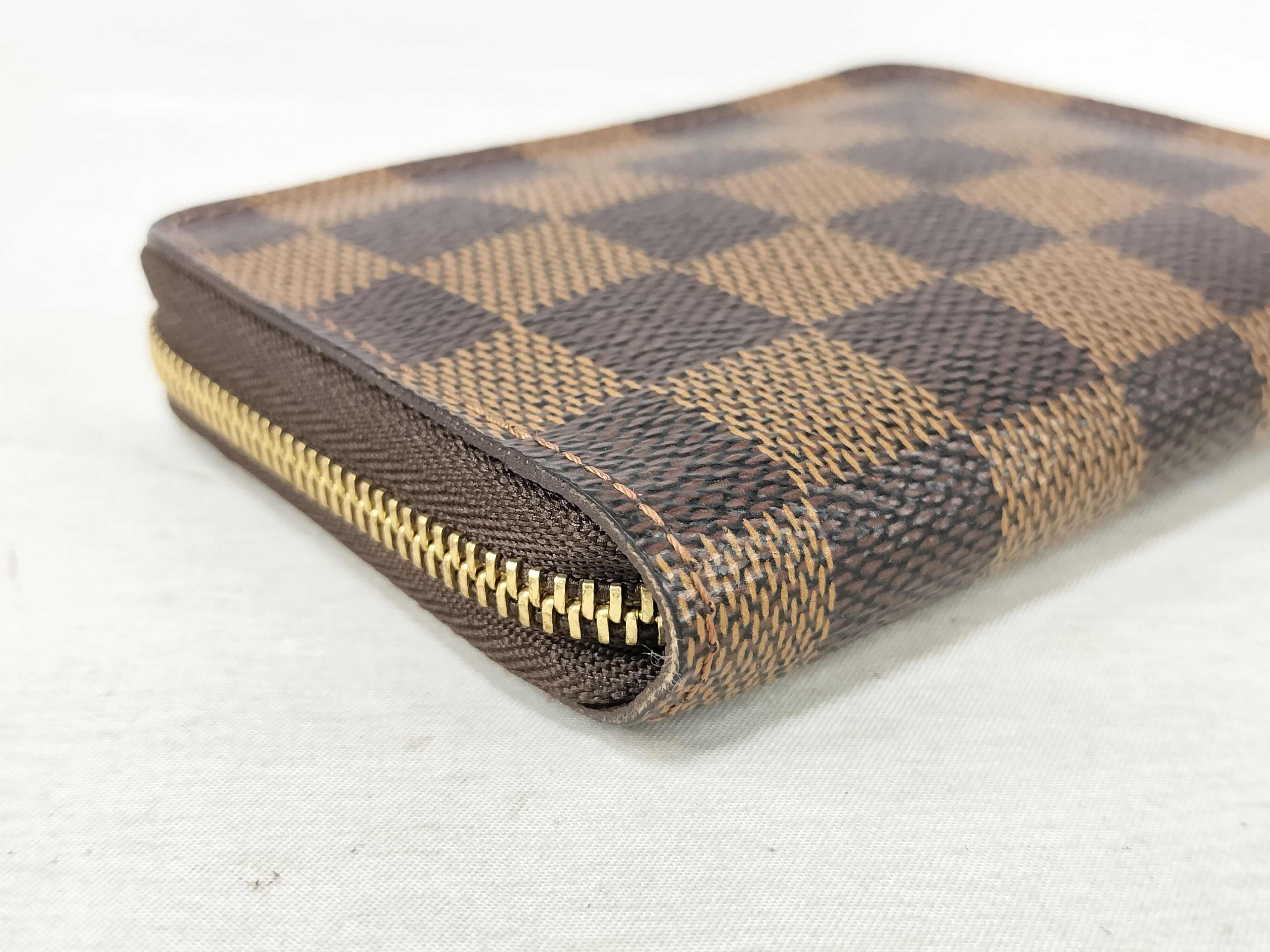 Damier Louis Vuitton wallet coin case — view 4