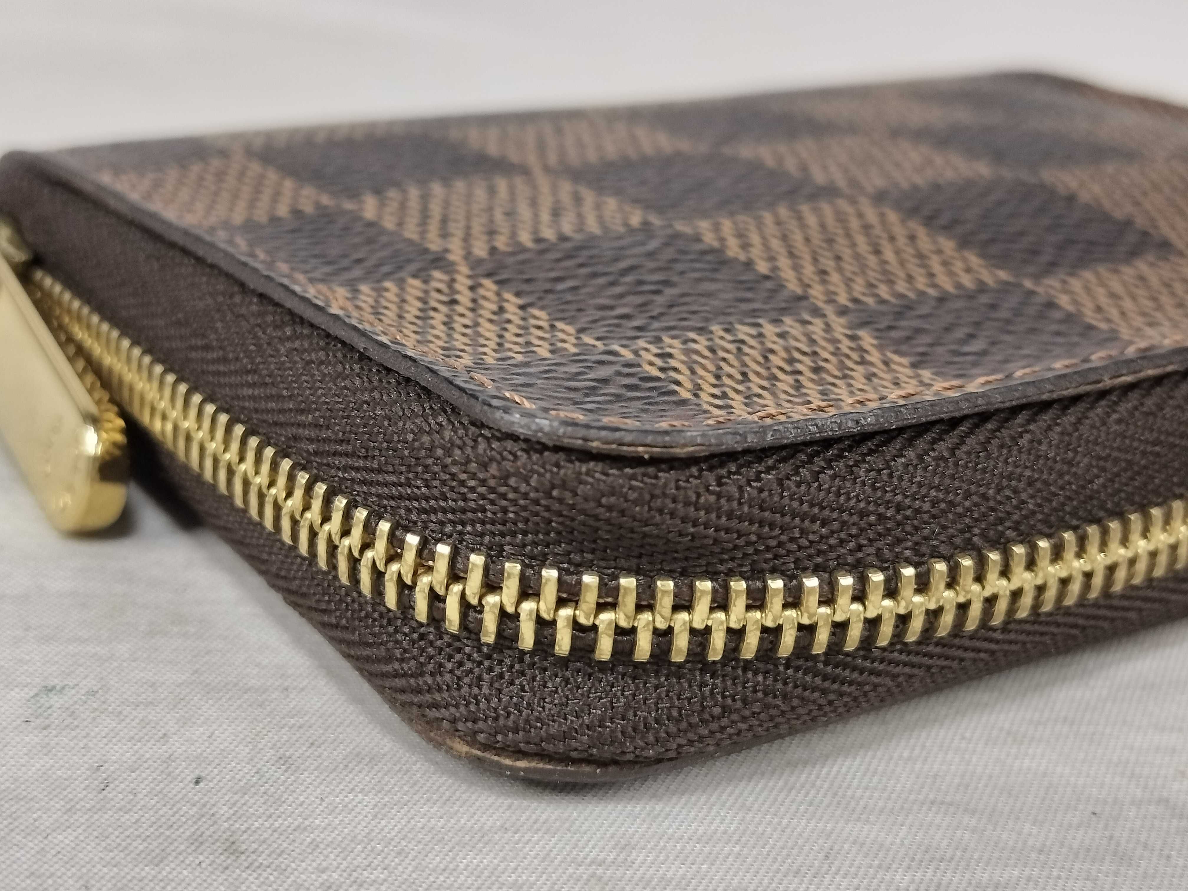 Damier Louis Vuitton wallet coin case — view 8