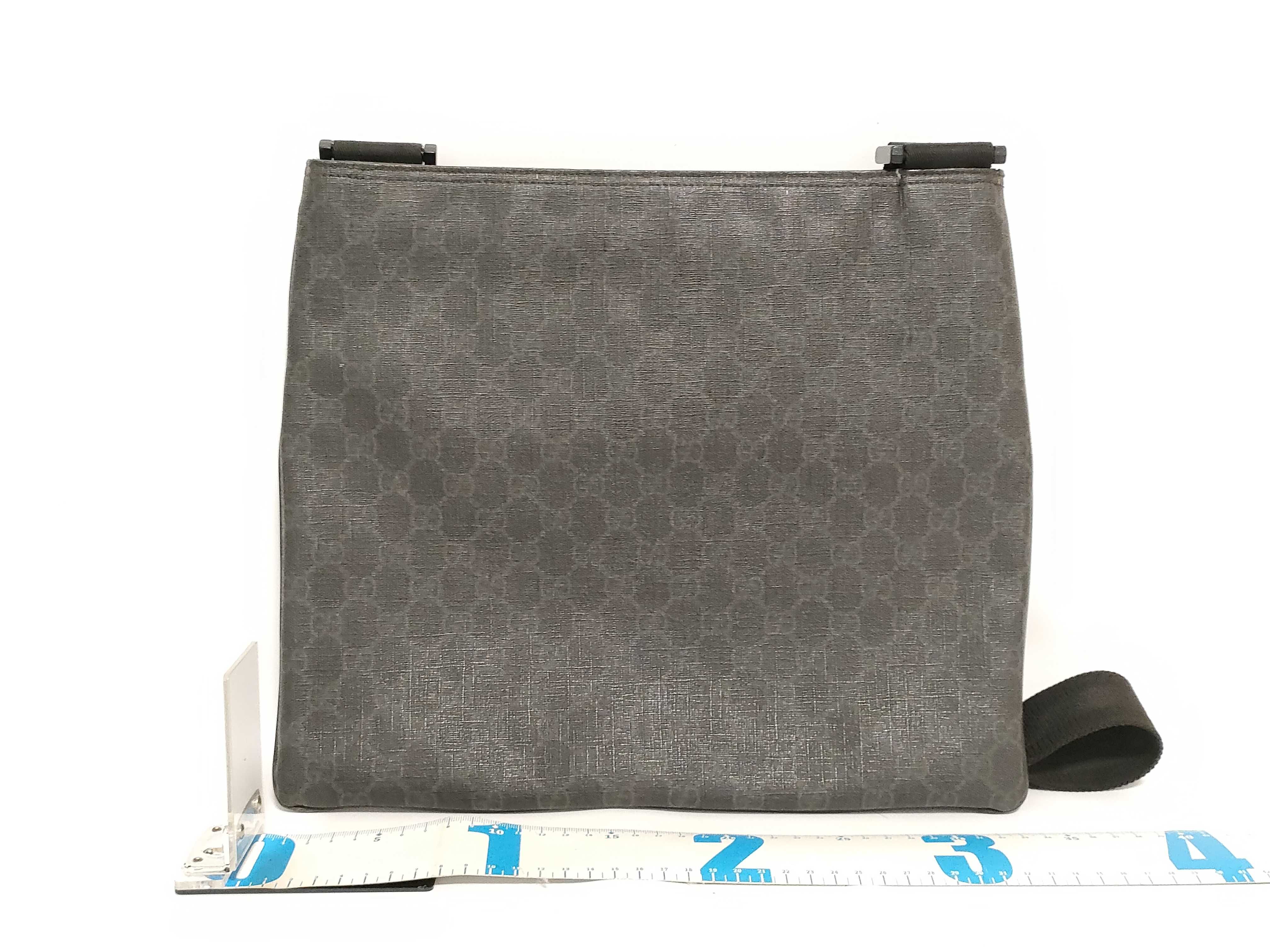 GG Supreme Shoulder Bag — view 2