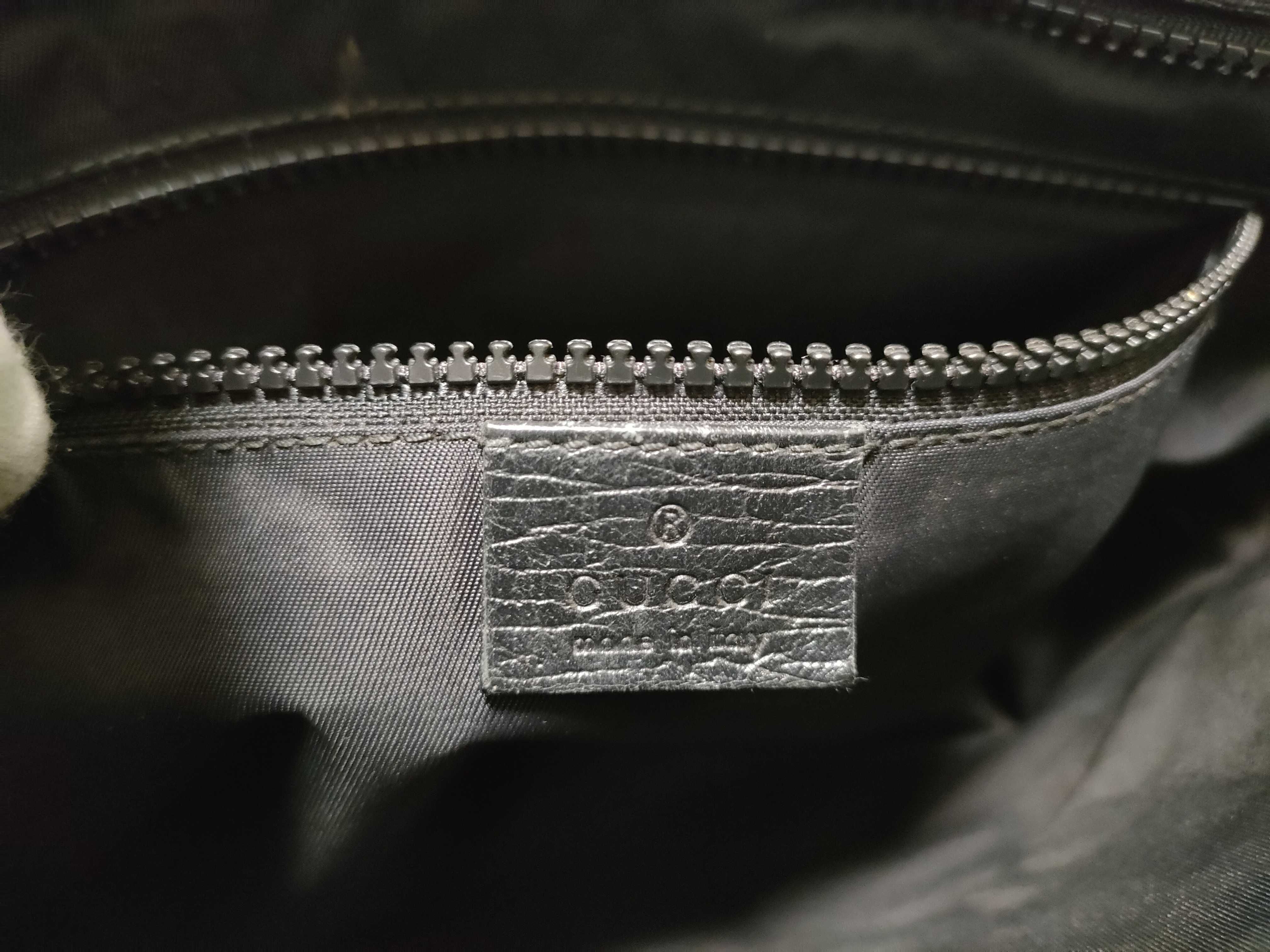 GG Supreme Shoulder Bag — view 12