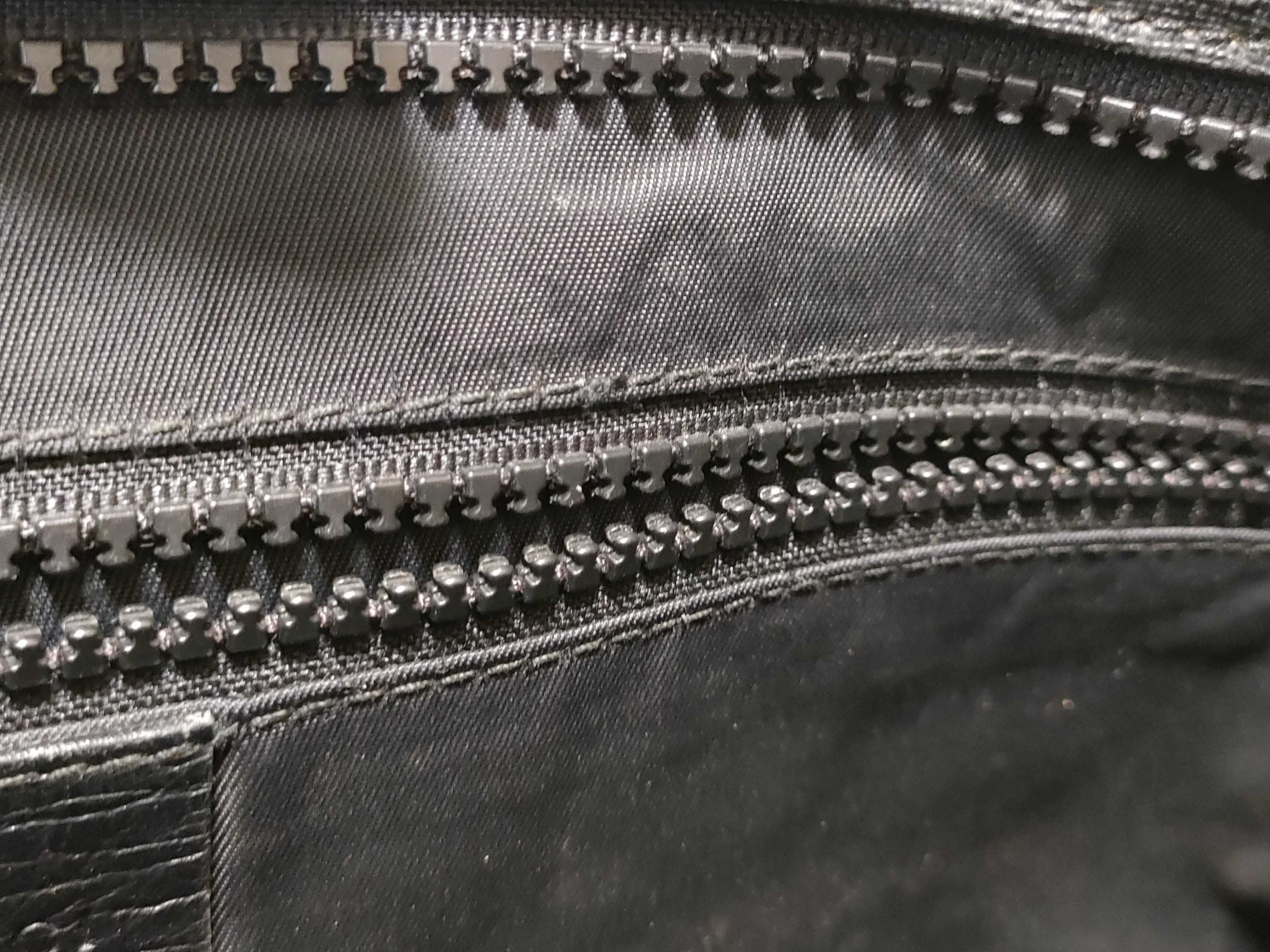 GG Supreme Shoulder Bag — view 6