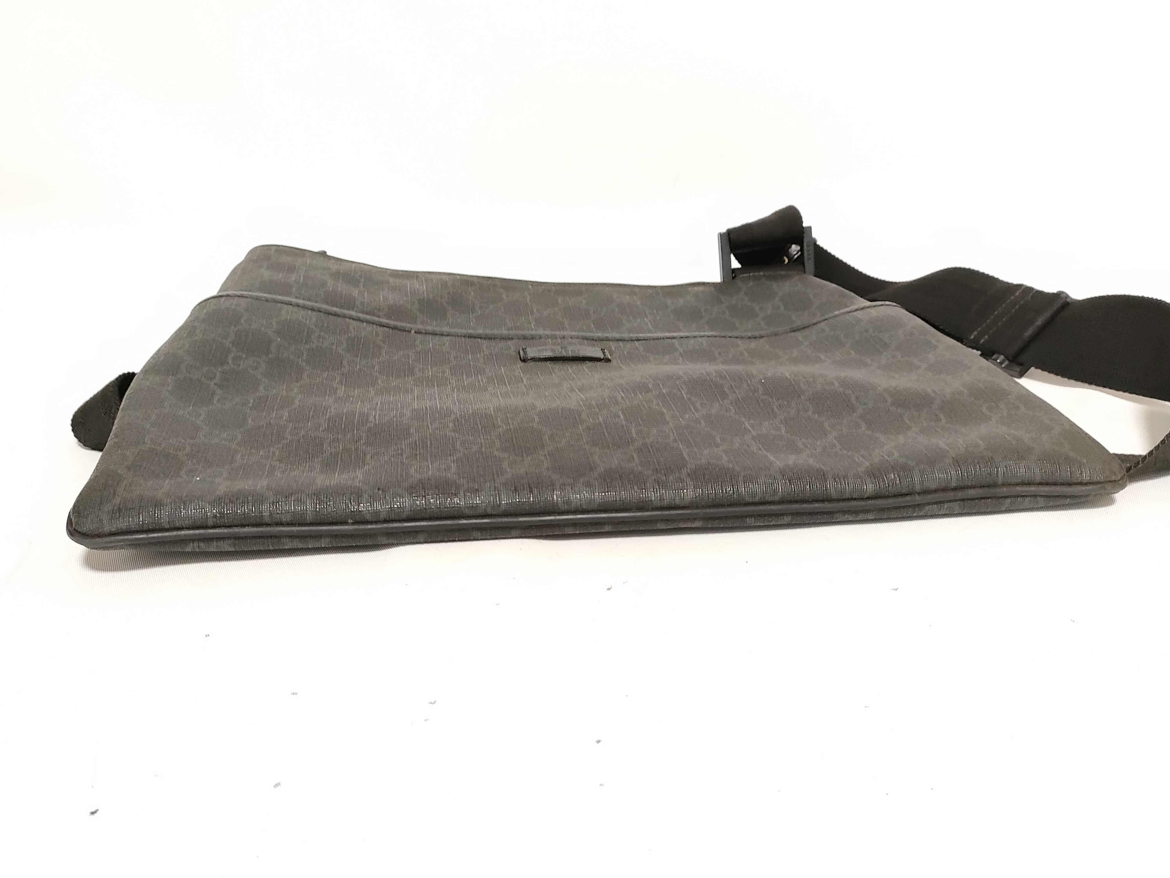 GG Supreme Shoulder Bag — view 8