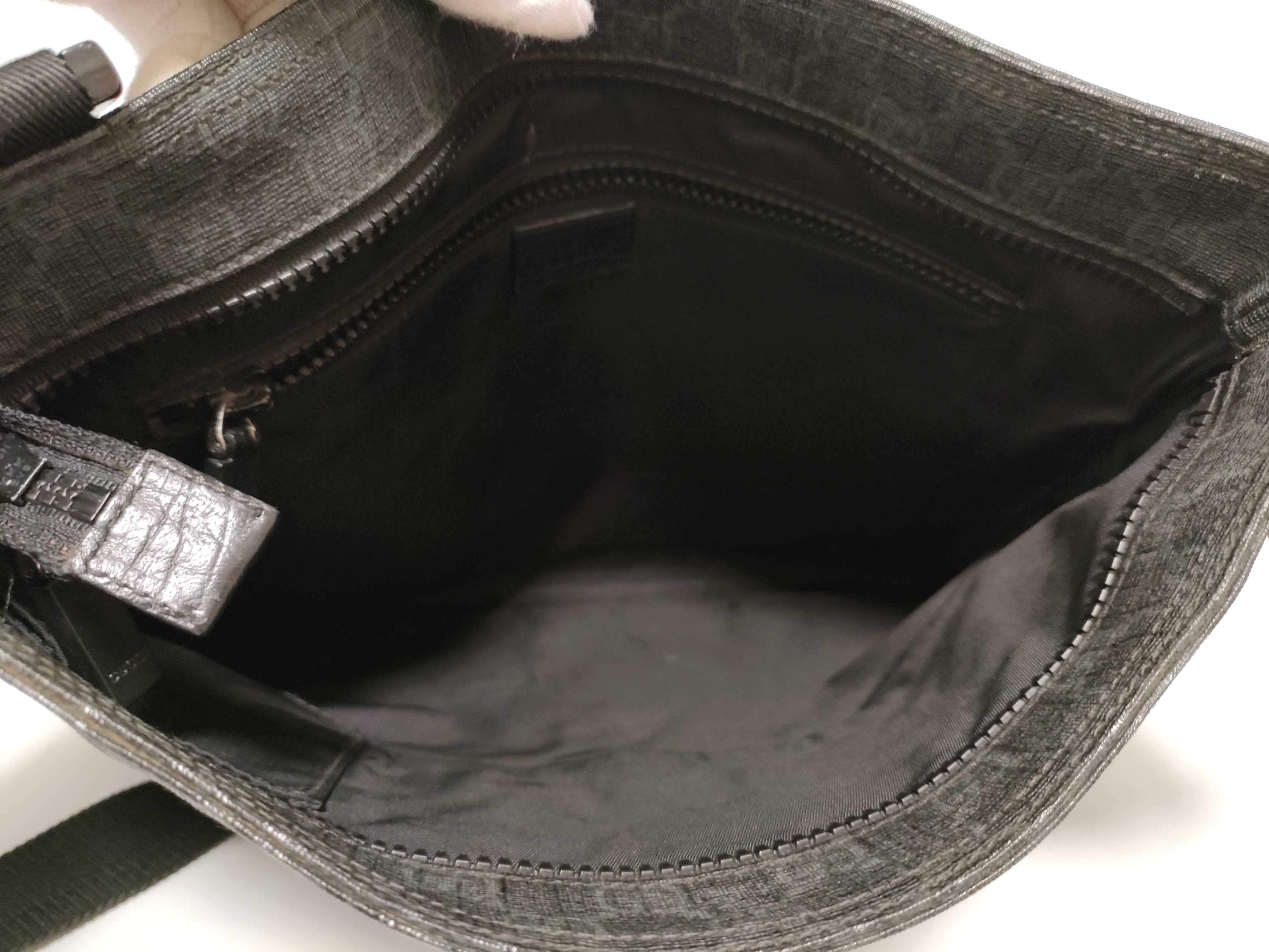 GG Supreme Shoulder Bag — view 10