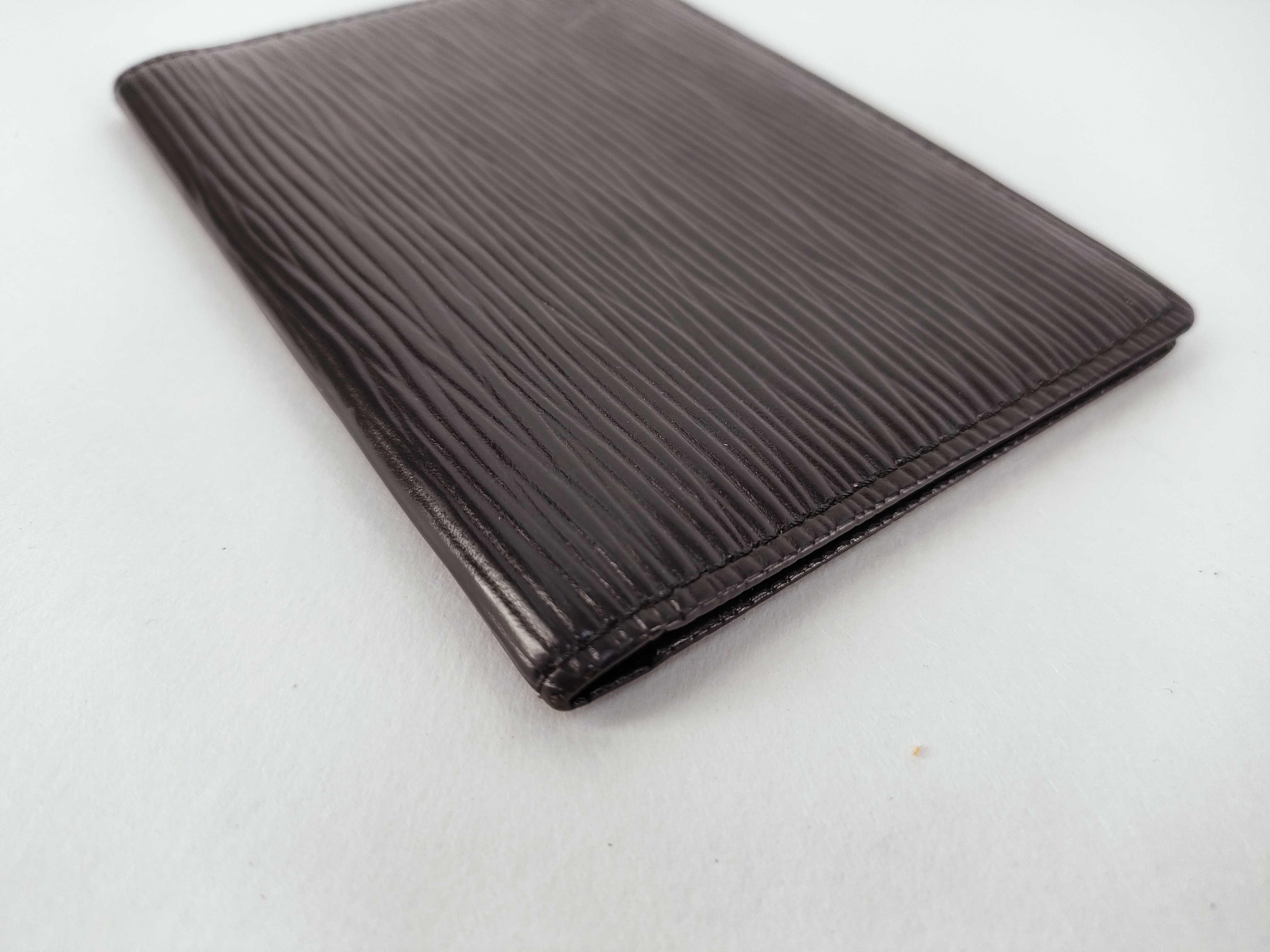 Epi Louis Vuitton Epi Card Case Black Card Case — view 3