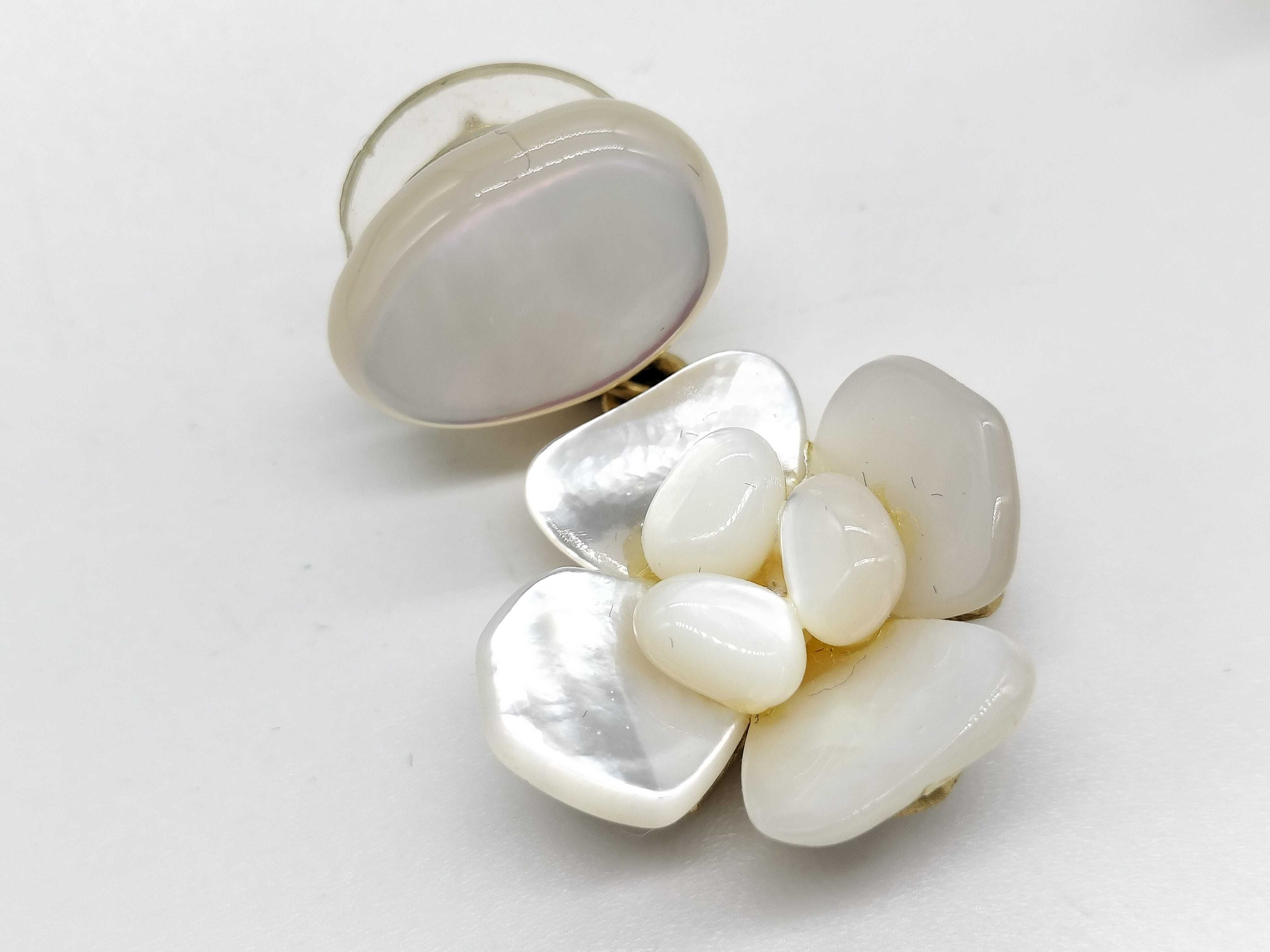 Camellia Shell Camellia White Earrings 01A Earrings — view 2