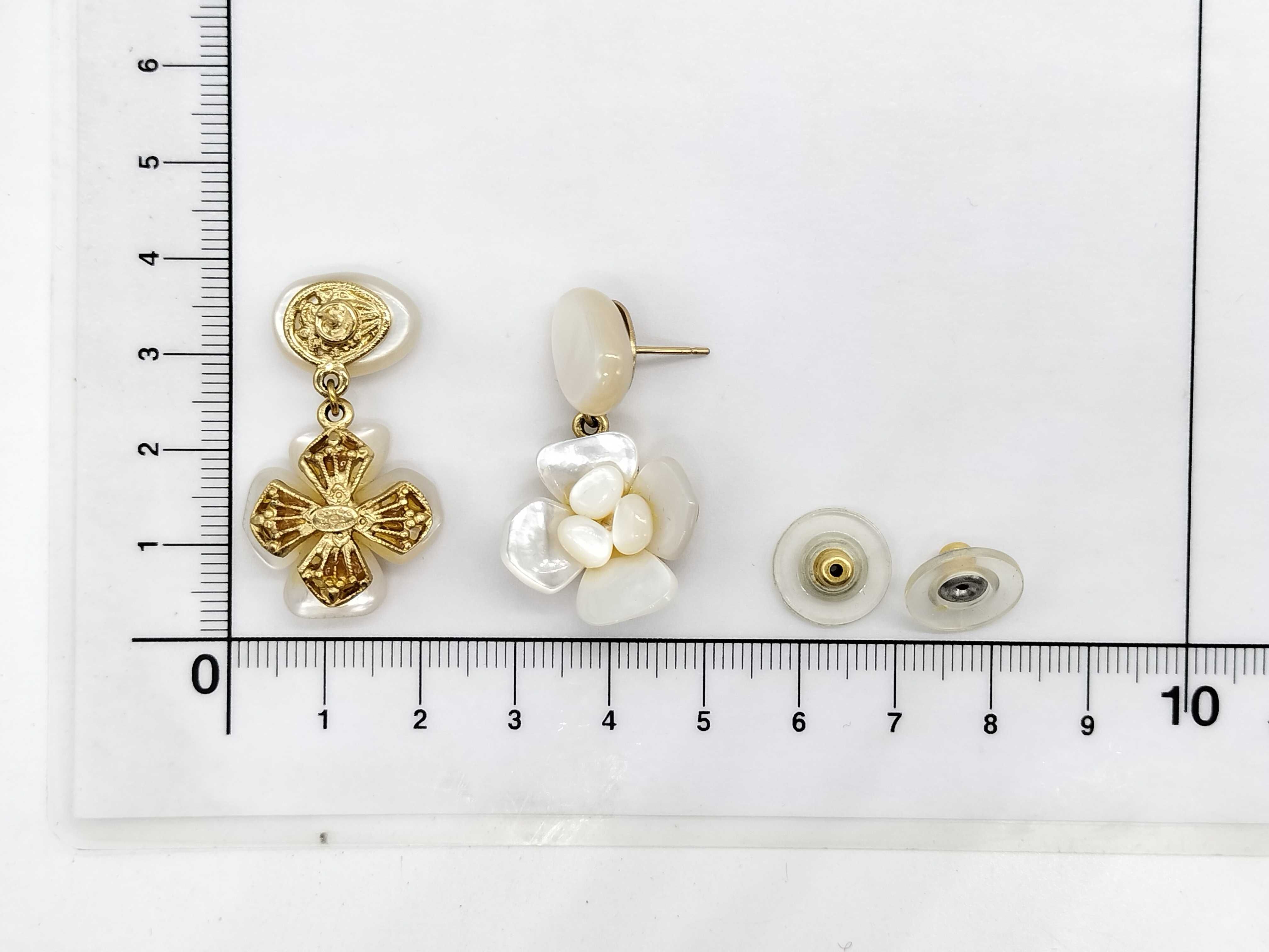 Camellia Shell Camellia White Earrings 01A Earrings — view 8