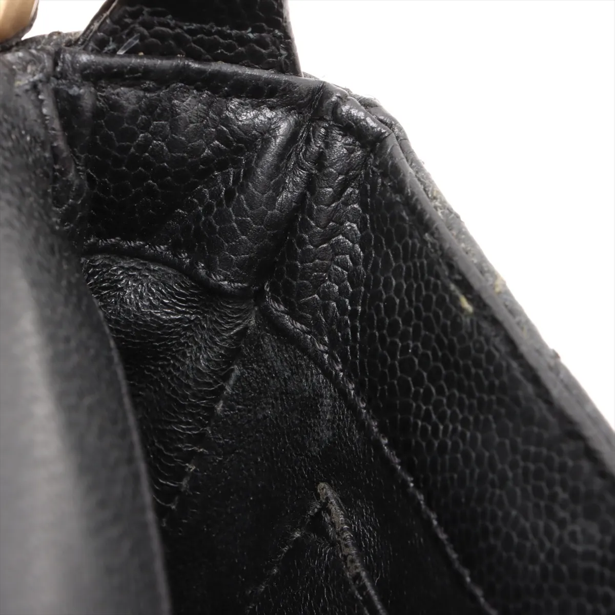 Matelasse caviar skin chain shoulder bag black gold hardware 6497622 6th series — view 14