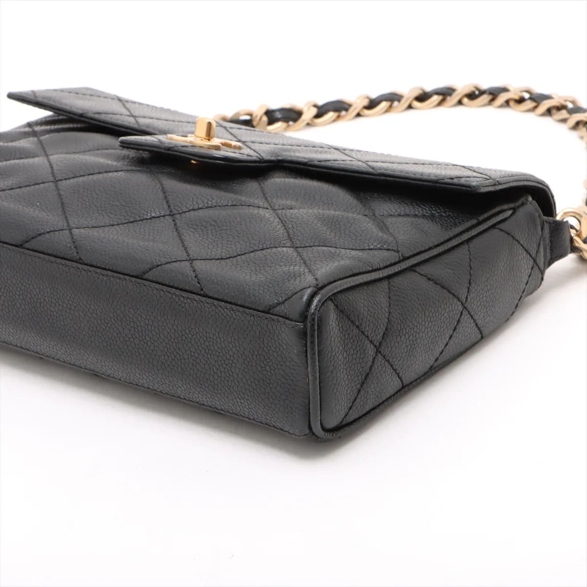 Matelasse caviar skin chain shoulder bag black gold hardware 6497622 6th series — view 3
