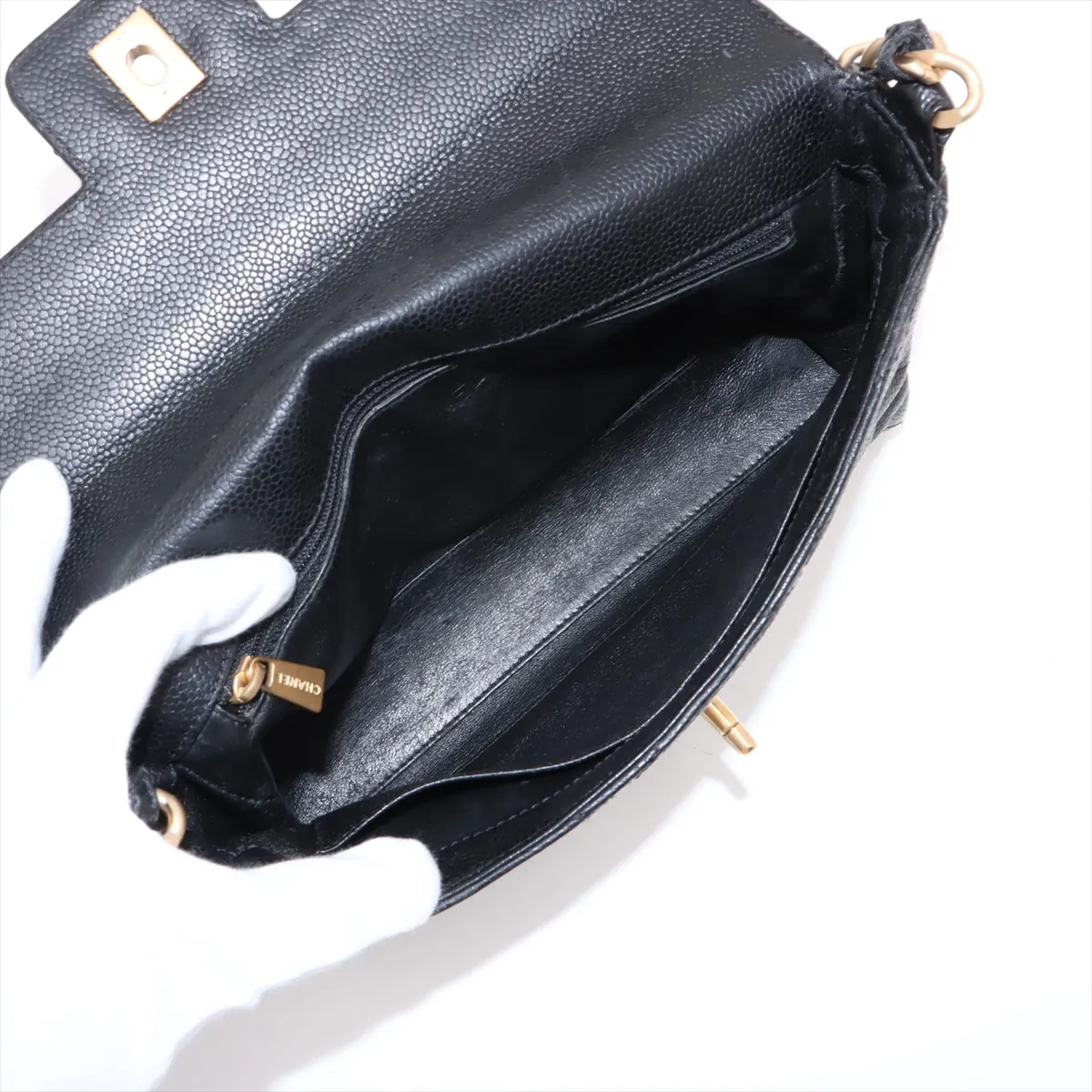 Matelasse caviar skin chain shoulder bag black gold hardware 6497622 6th series — view 6