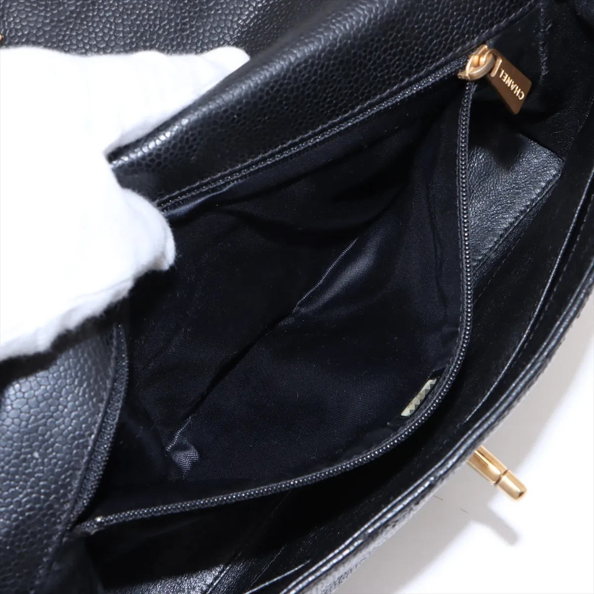 Matelasse caviar skin chain shoulder bag black gold hardware 6497622 6th series — view 7
