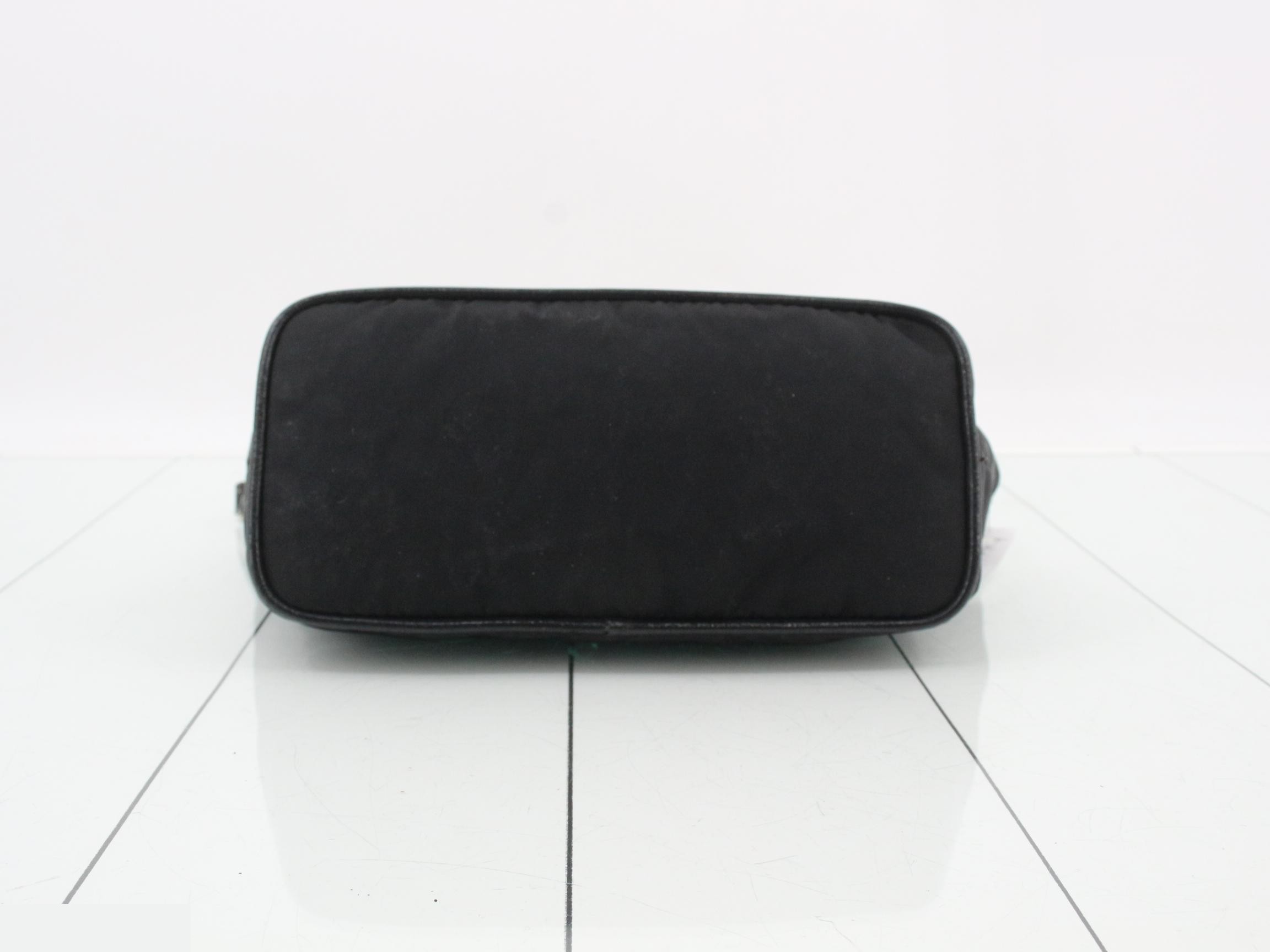accessory pouch, triangular logo plate, nylon, black. — view 3