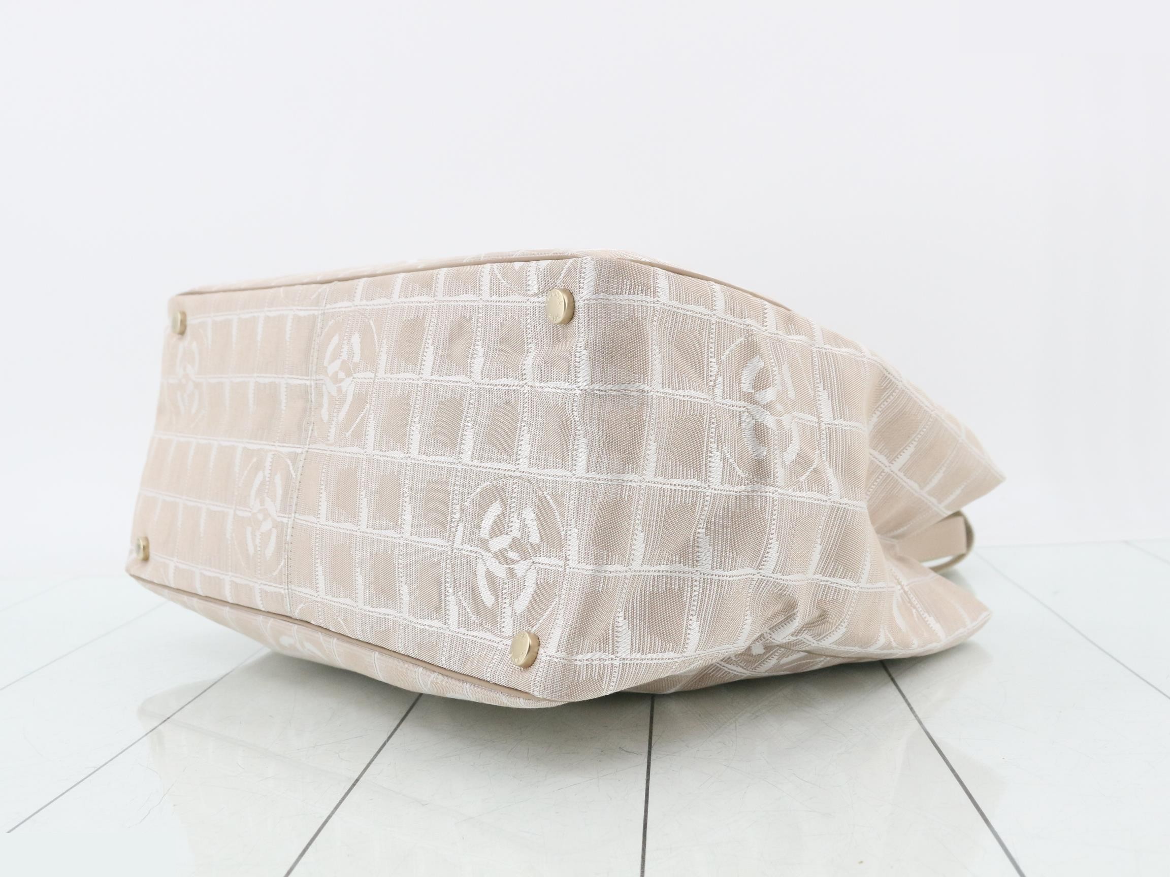 New Travel Line Tote MM Tote Bag — view 6