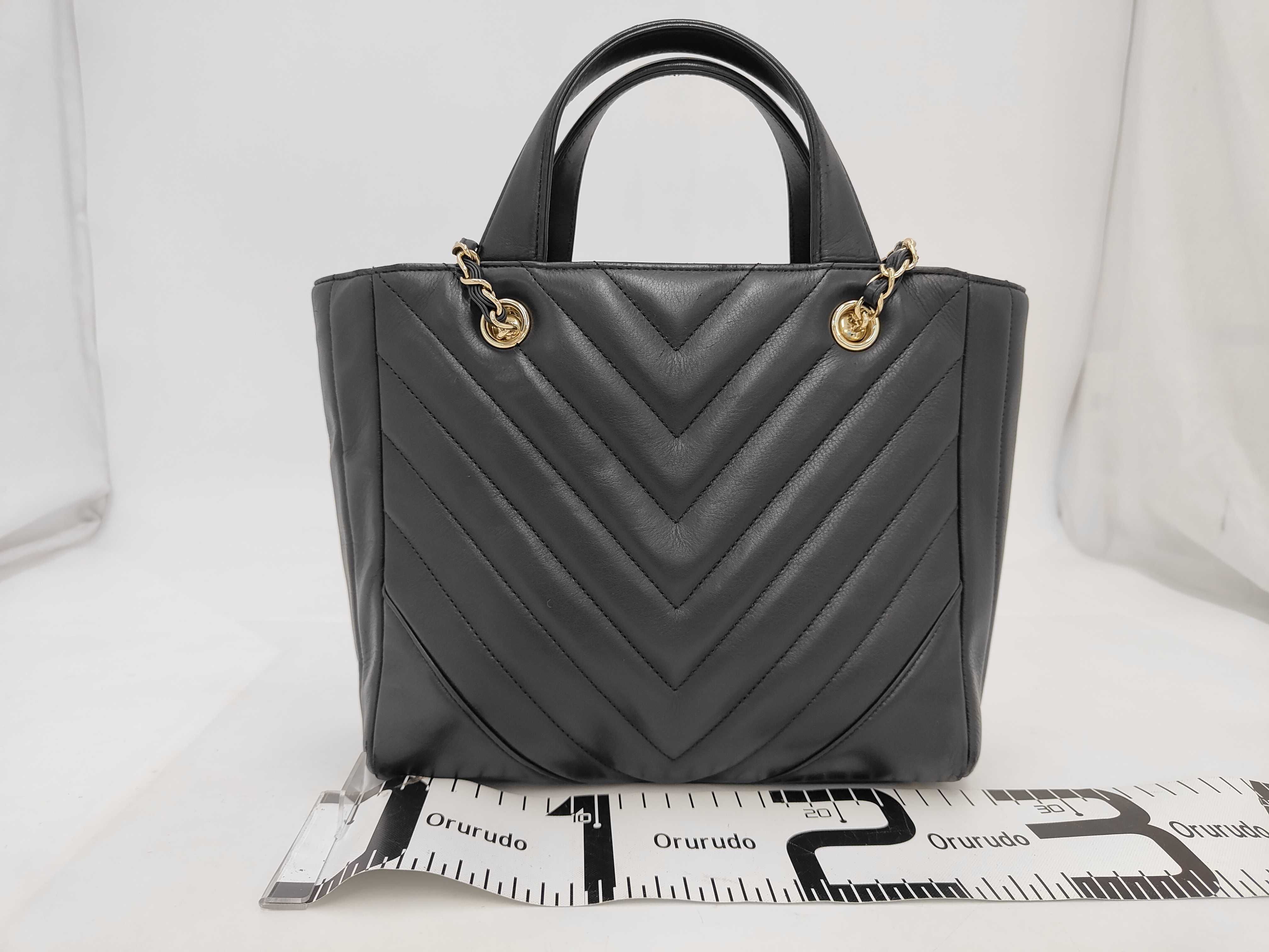 V-stitch chain shoulder bag, lambskin, black shoulder bag — view 2