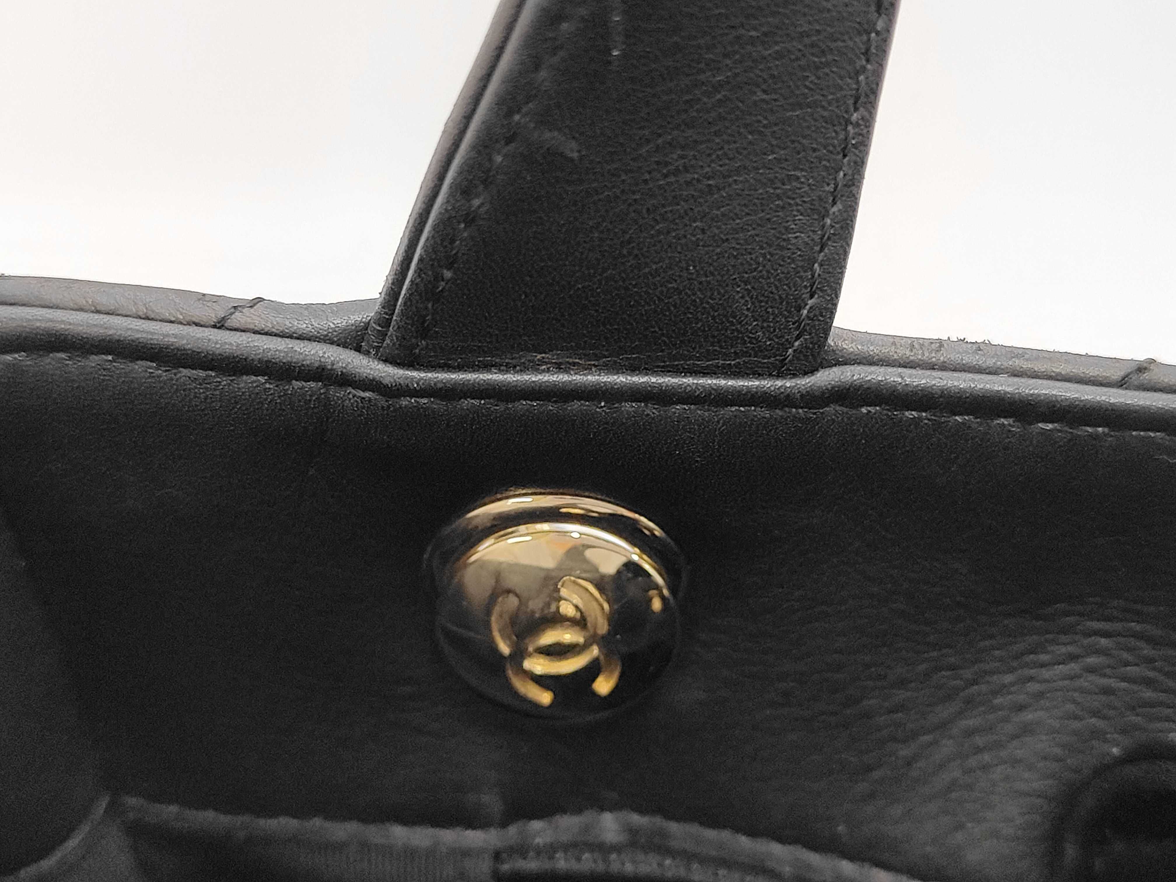 V-stitch chain shoulder bag, lambskin, black shoulder bag — view 10