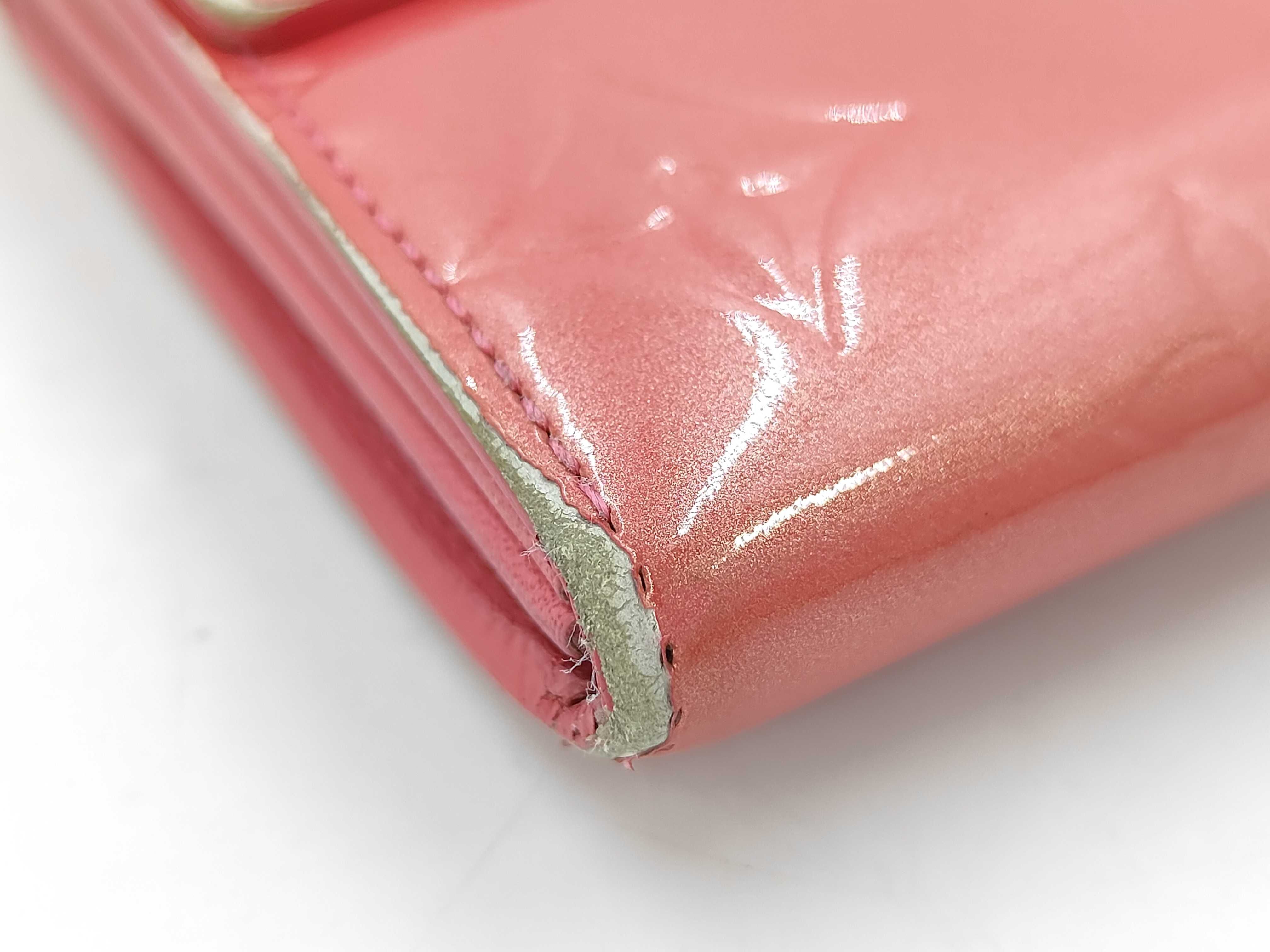 Sarah Wallet — view 2