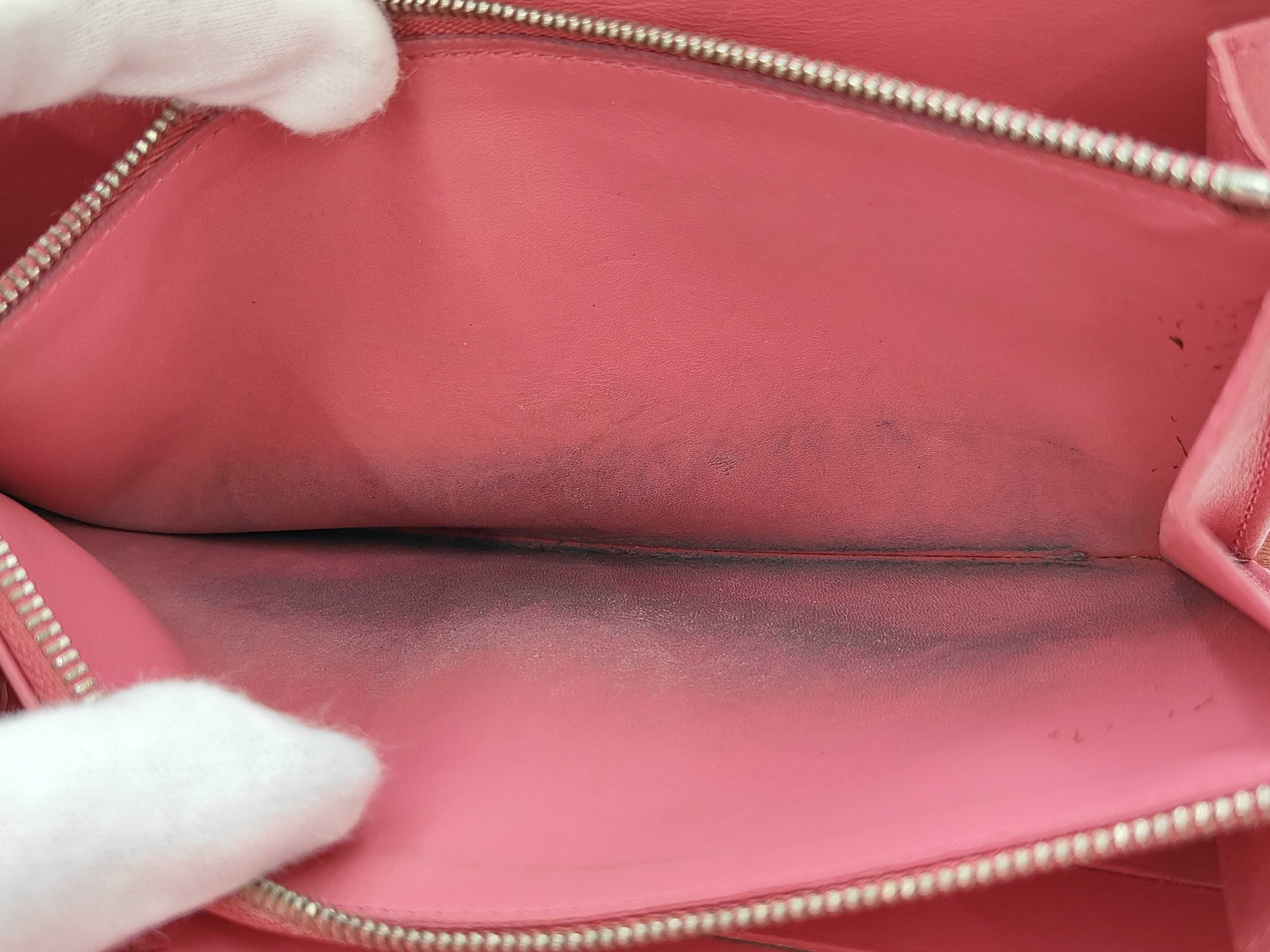 Sarah Wallet — view 4