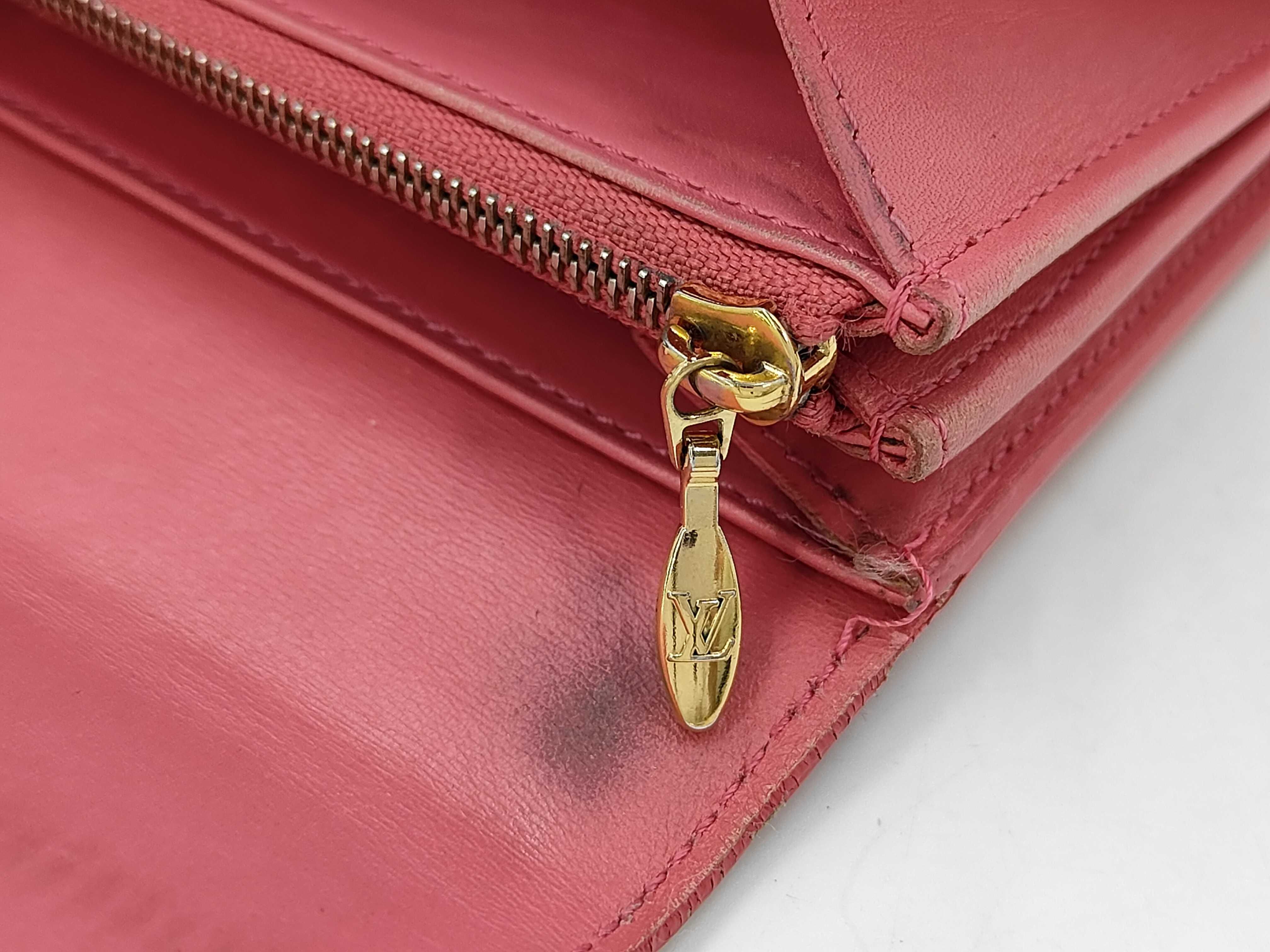 Sarah Wallet — view 7