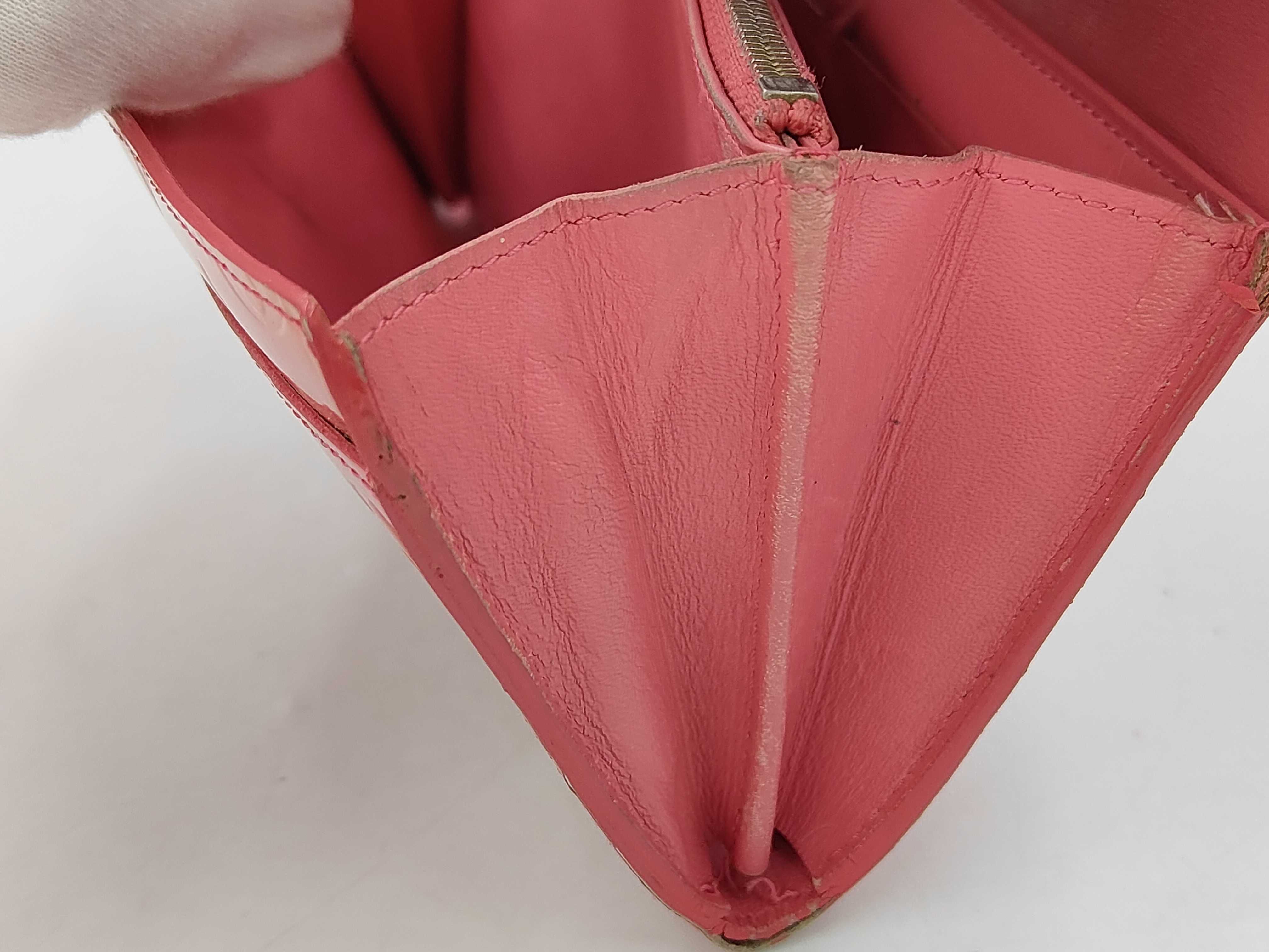 Sarah Wallet — view 9