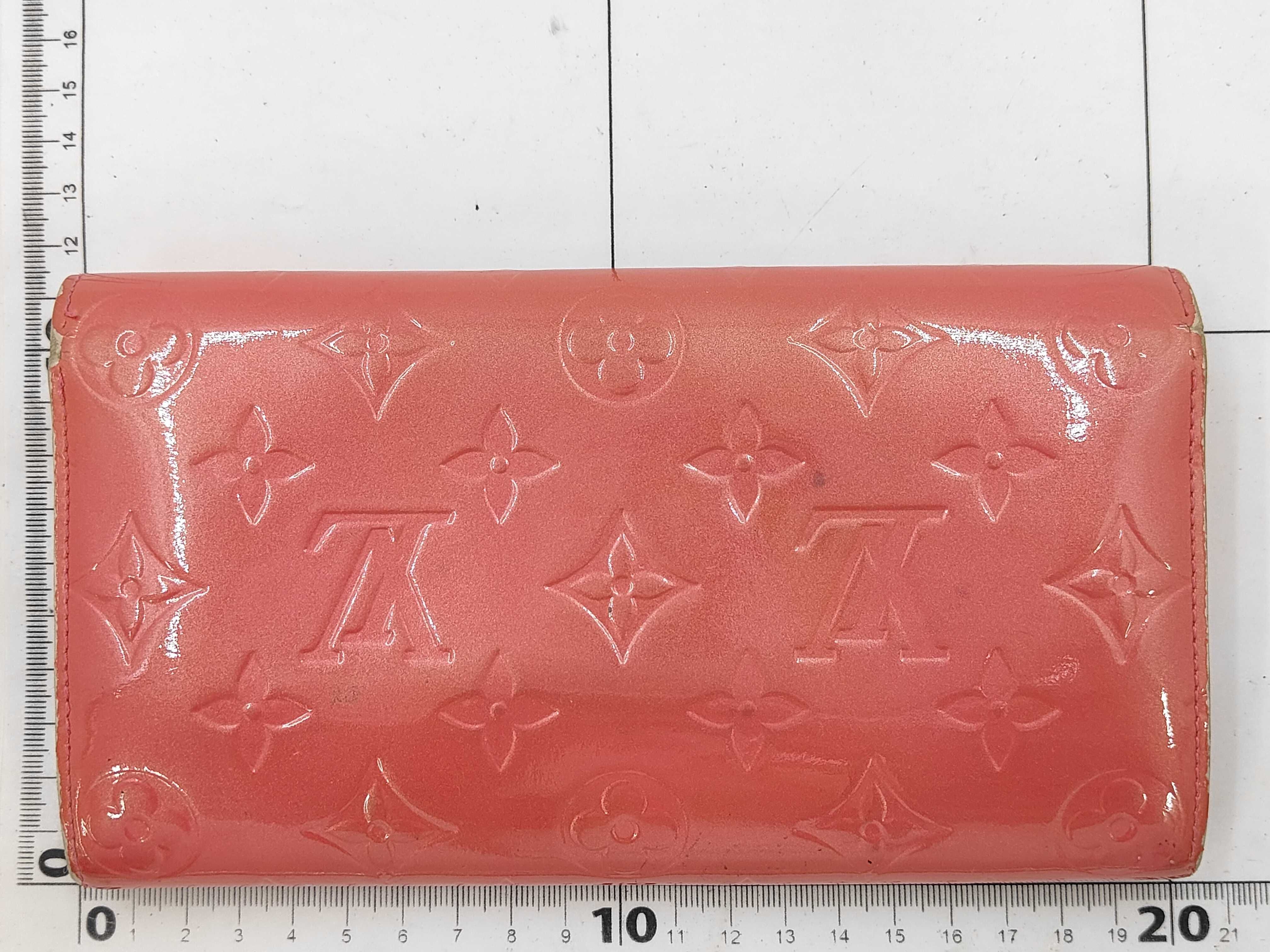 Sarah Wallet — view 10