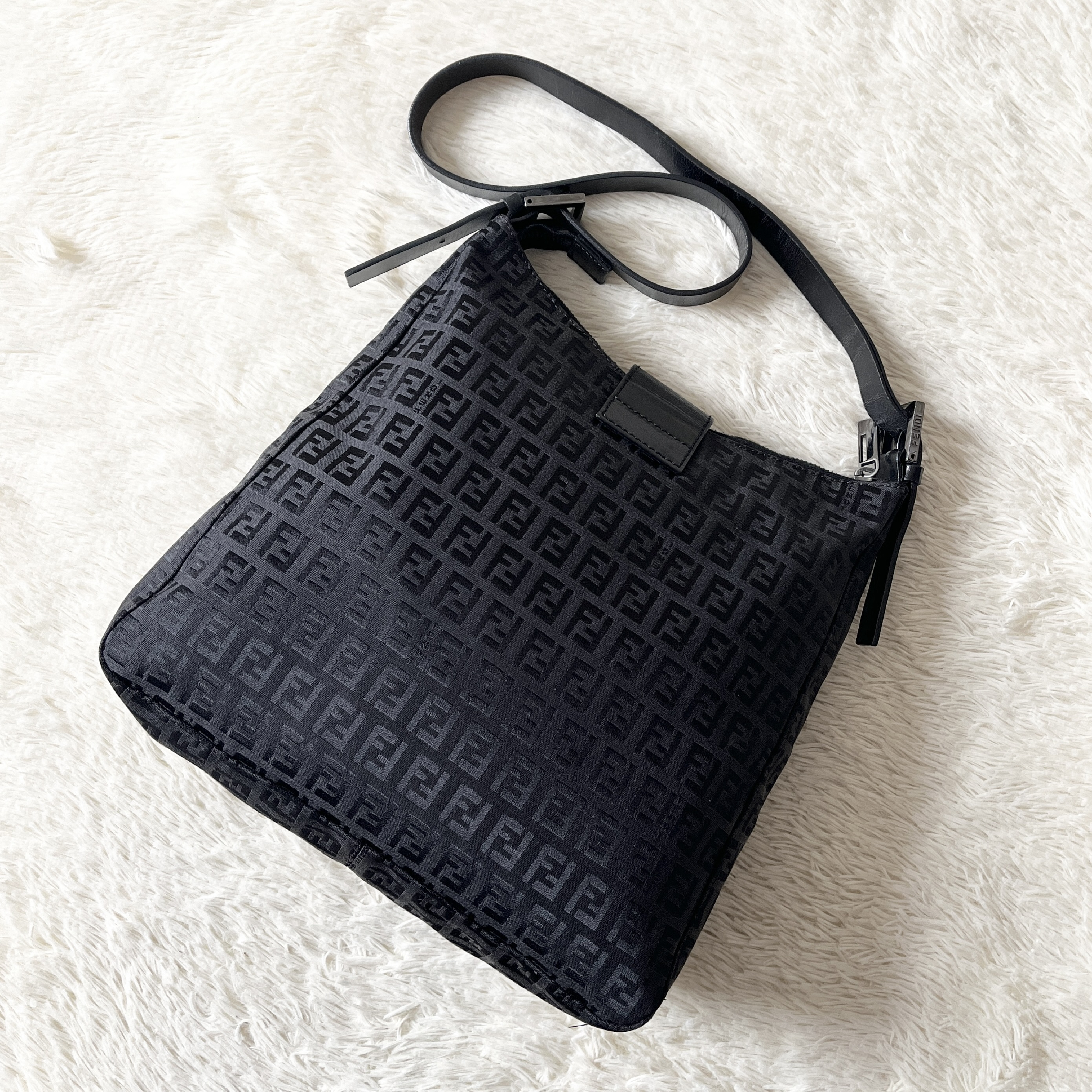 Zucchino Mamma Bucket Semi Shoulder Bag — view 3