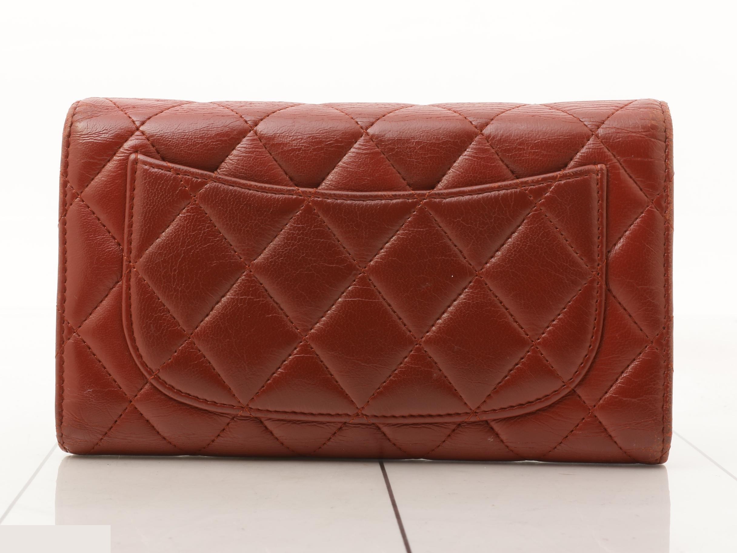 Matelassé (bag) and wallet, lambskin, red, with Coco mark. — view 2