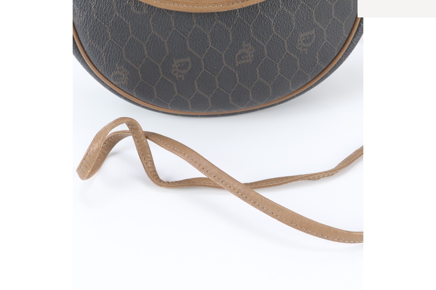 Honeycomb pattern leather shoulder bag, crossbody bag. — view 2