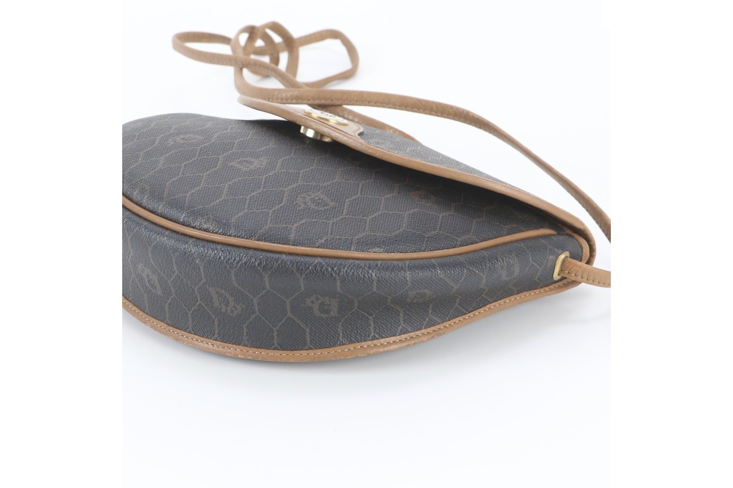 Honeycomb pattern leather shoulder bag, crossbody bag. — view 4