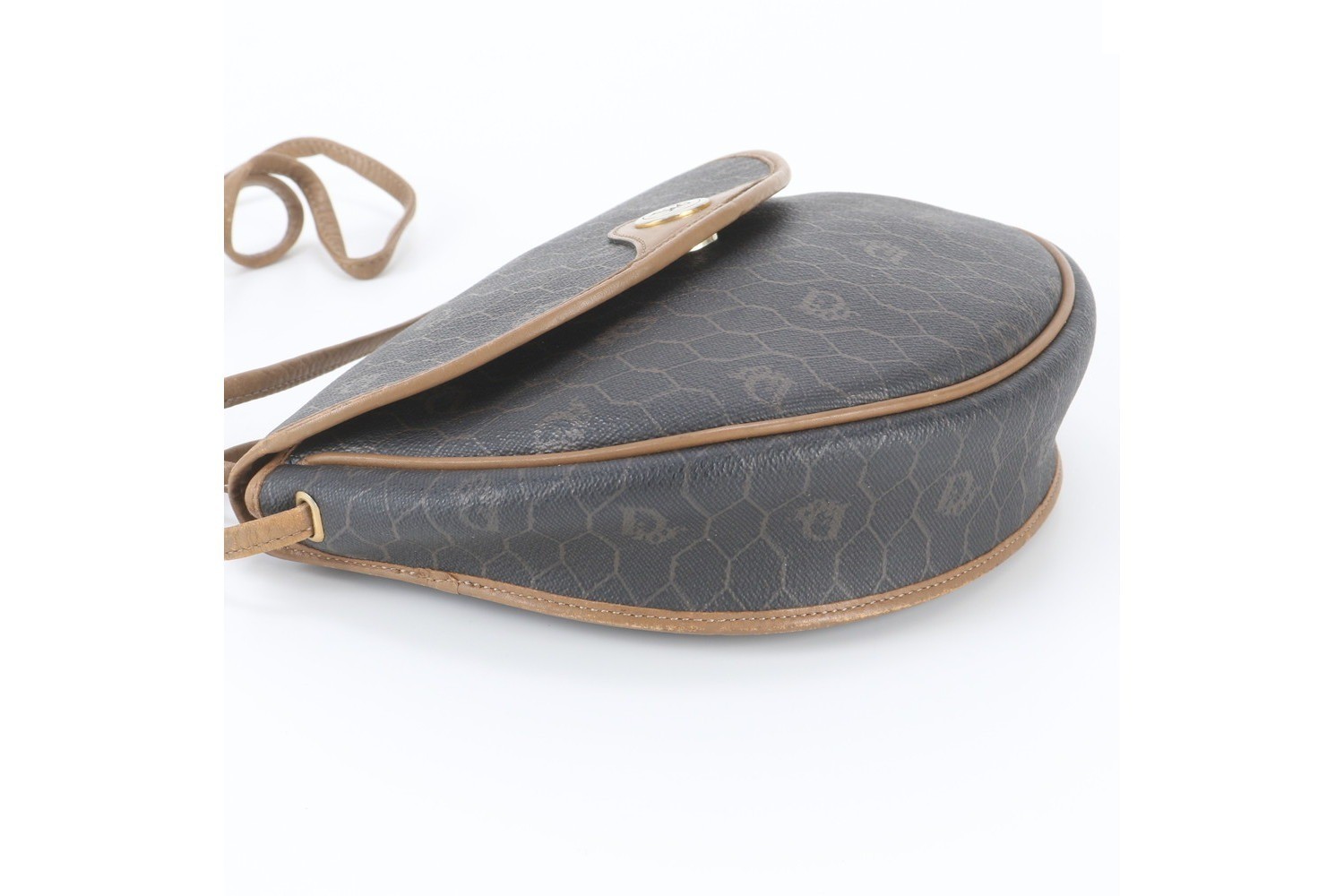 Honeycomb pattern leather shoulder bag, crossbody bag. — view 5